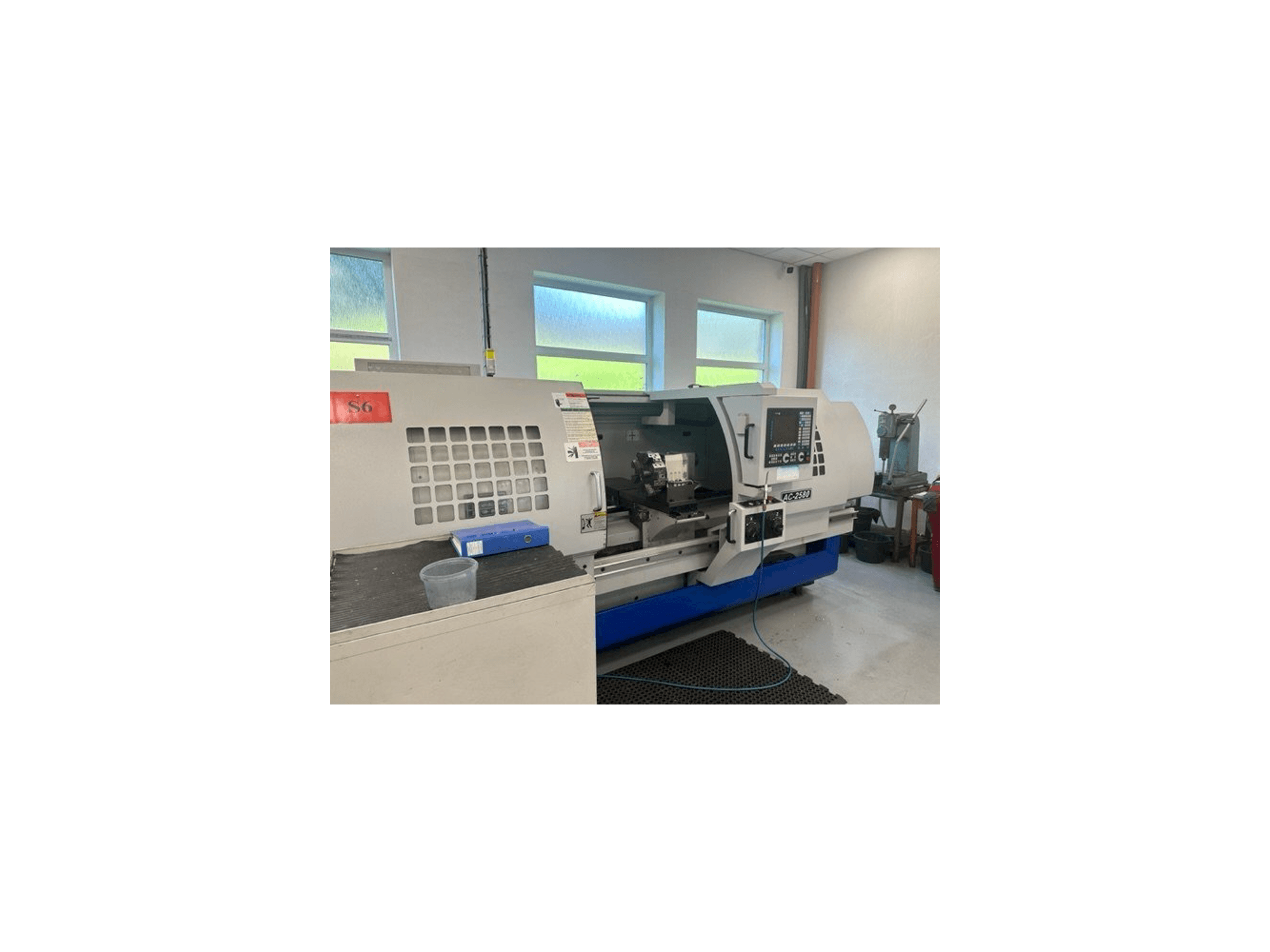 Vue de face de la machine MASCUT AC-2580