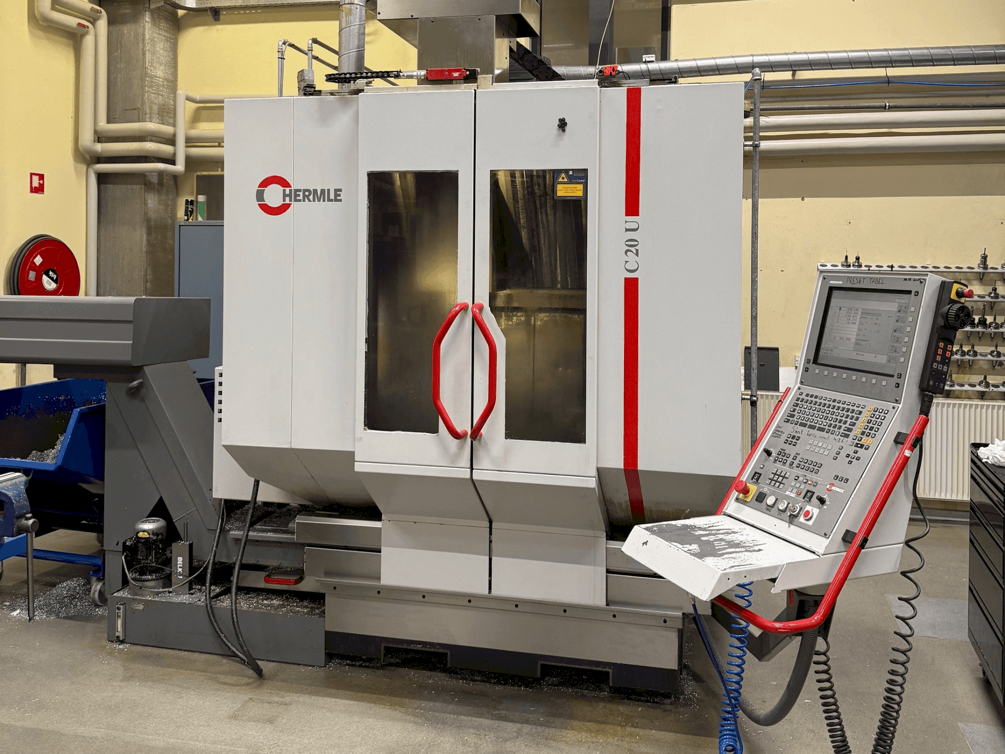 Vue de face de la machine HERMLE C 20 U