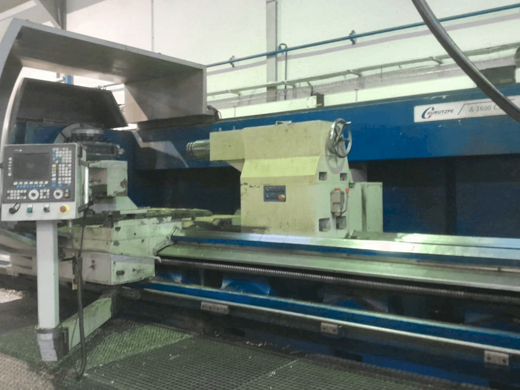 Vue de face de la machine Gurutzpe A-1600 CNC