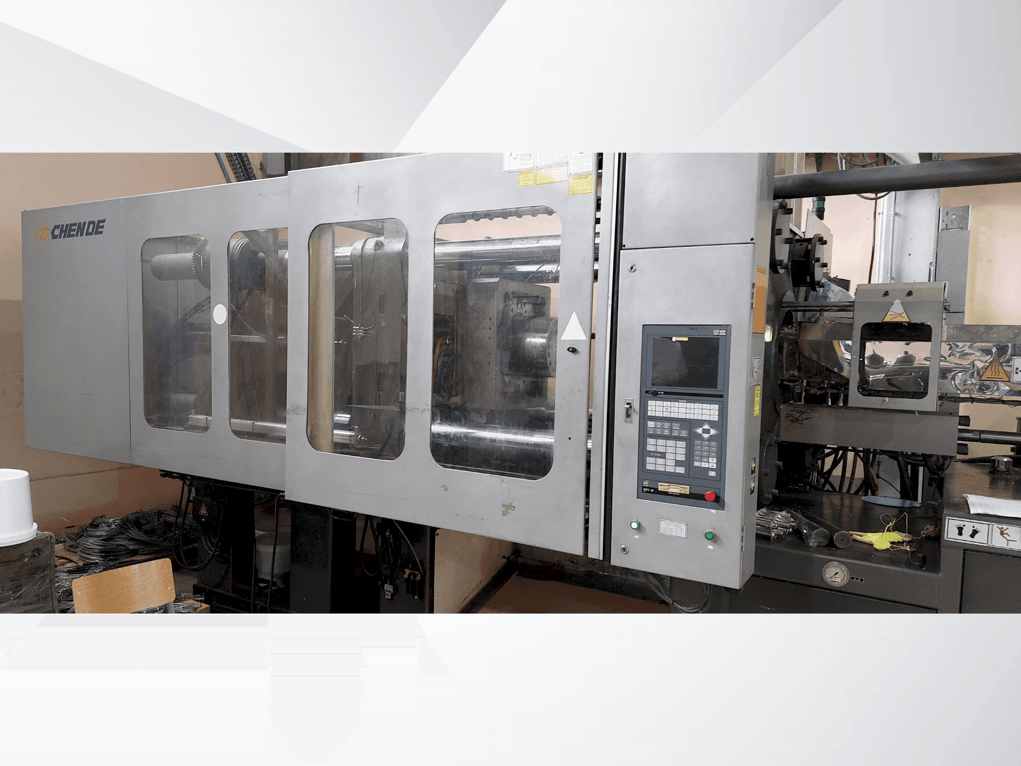 Vue de face de la machine CHENDE CJ480M3V
