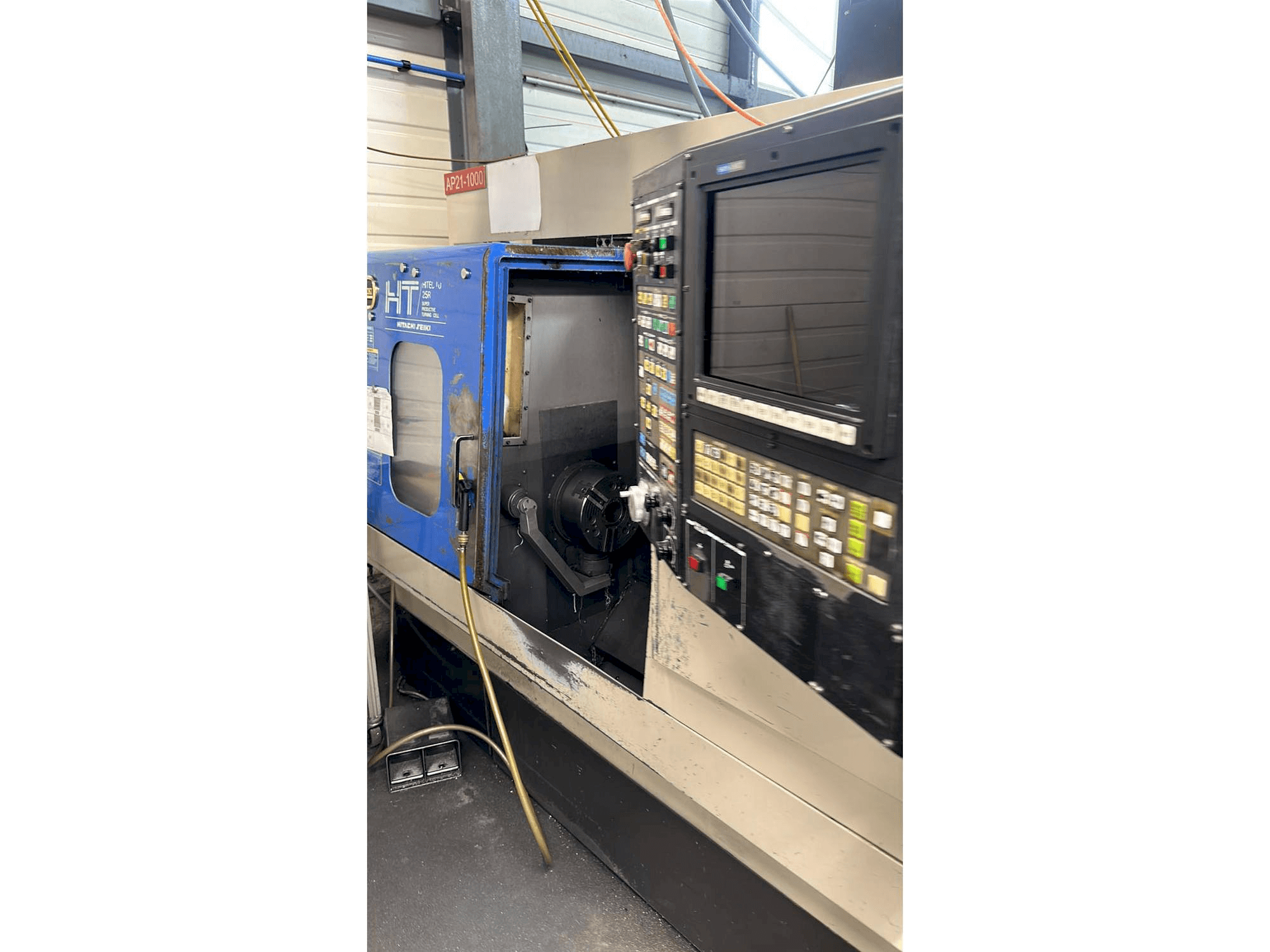 Vue de face de la machine HITACHI SEIKI HT25 R
