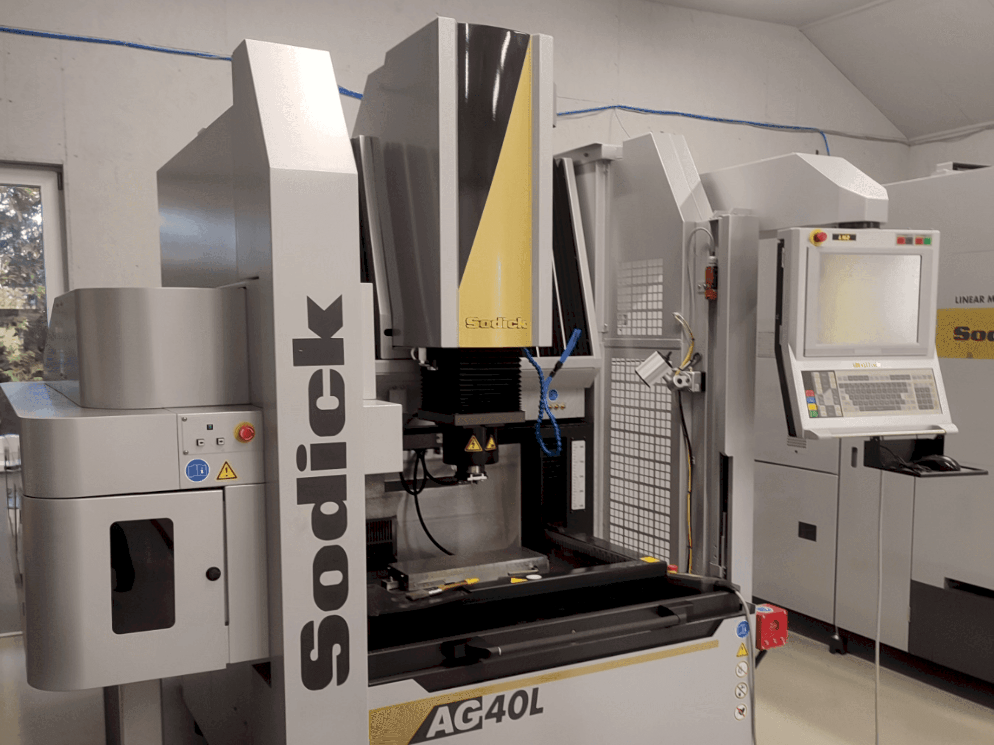 Vue de face de la machine Sodick AG40L