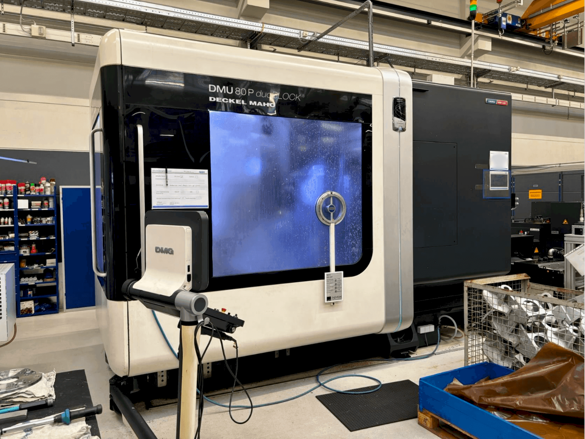 Vue de face de la machine DMG MORI 80 P Duoblock