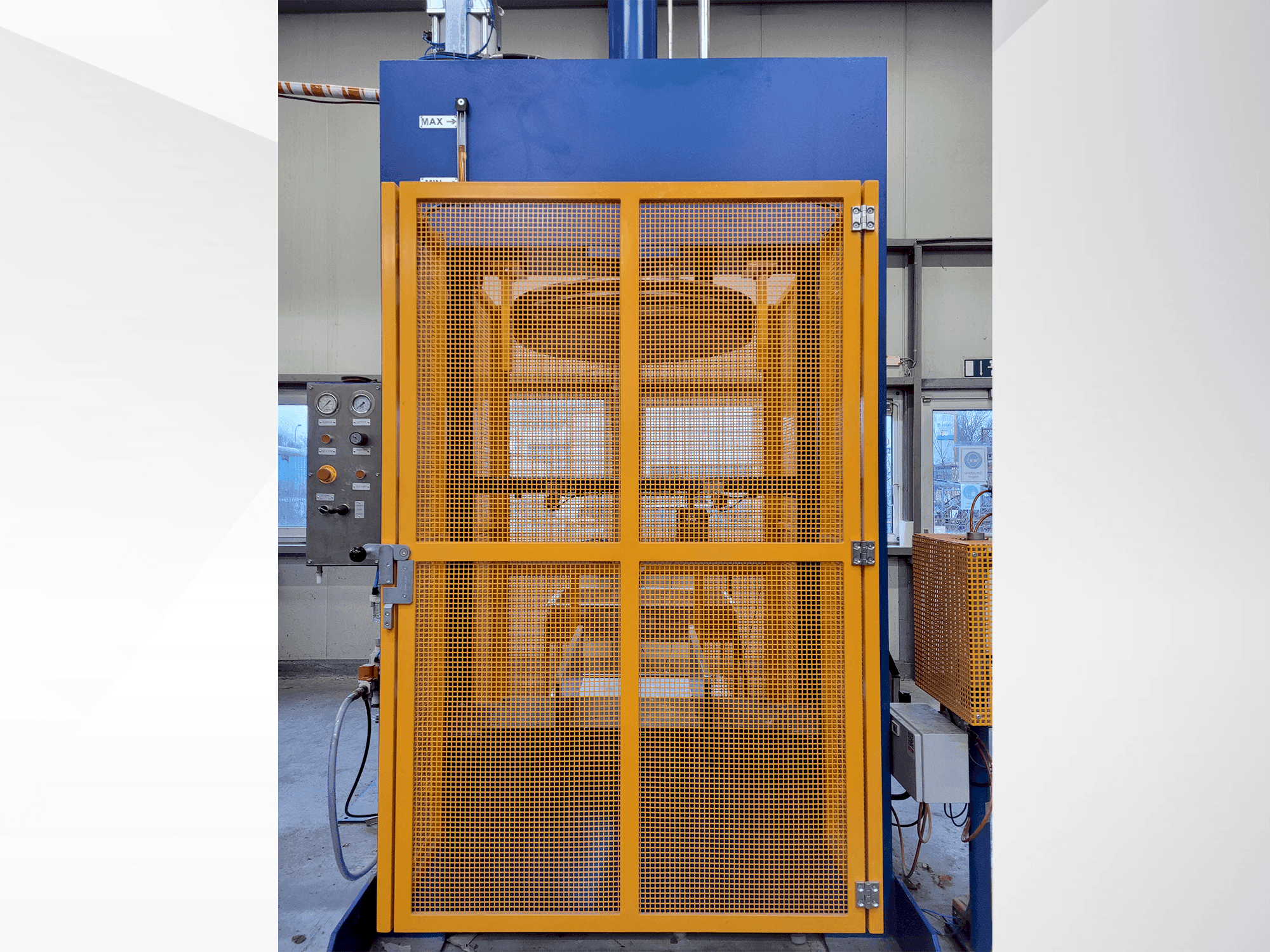 Vue de face de la machine NANINNI RENATO PV- EXTRUDER MOD.PV800M-AT