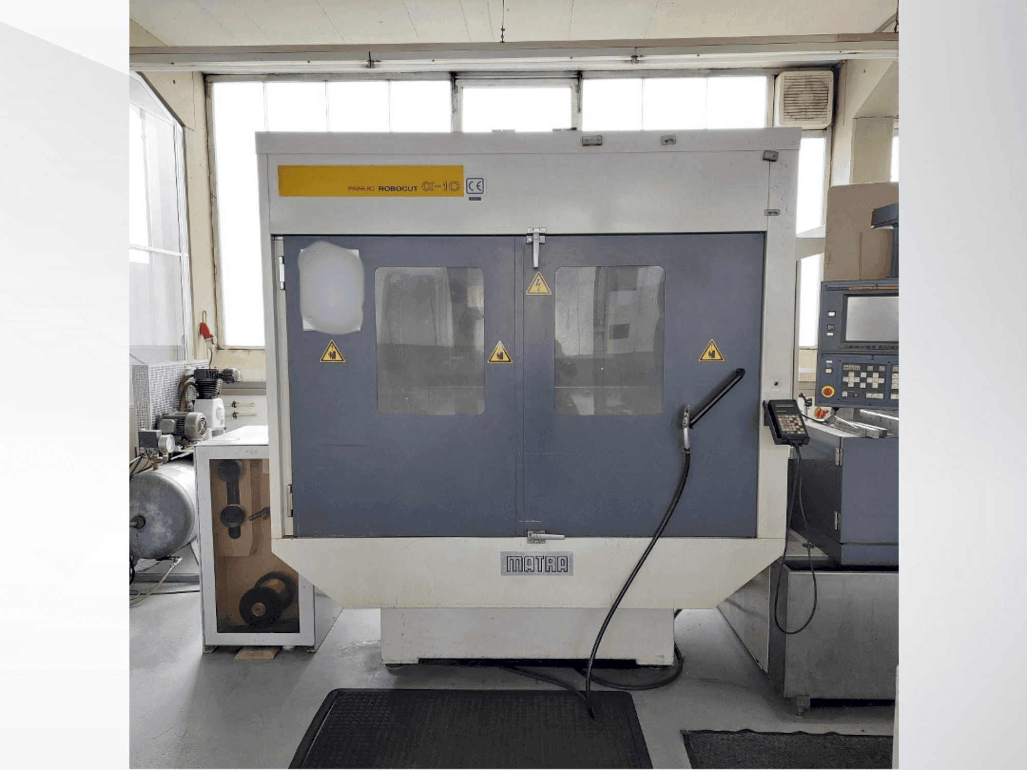 Vue de face de la machine FANUC Robocut Alpha 1C