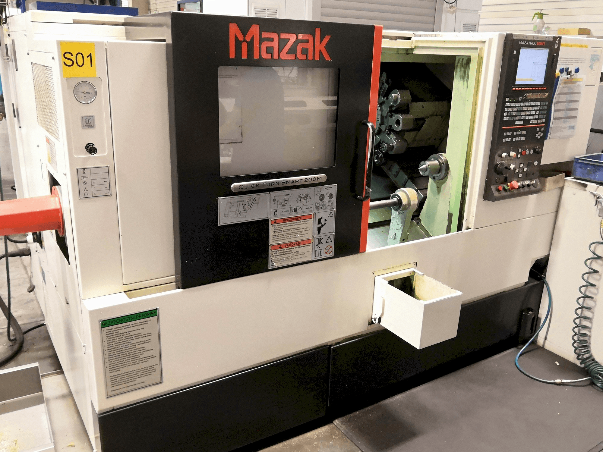 Vue de face de la machine Mazak Quick Turn Smart 200M