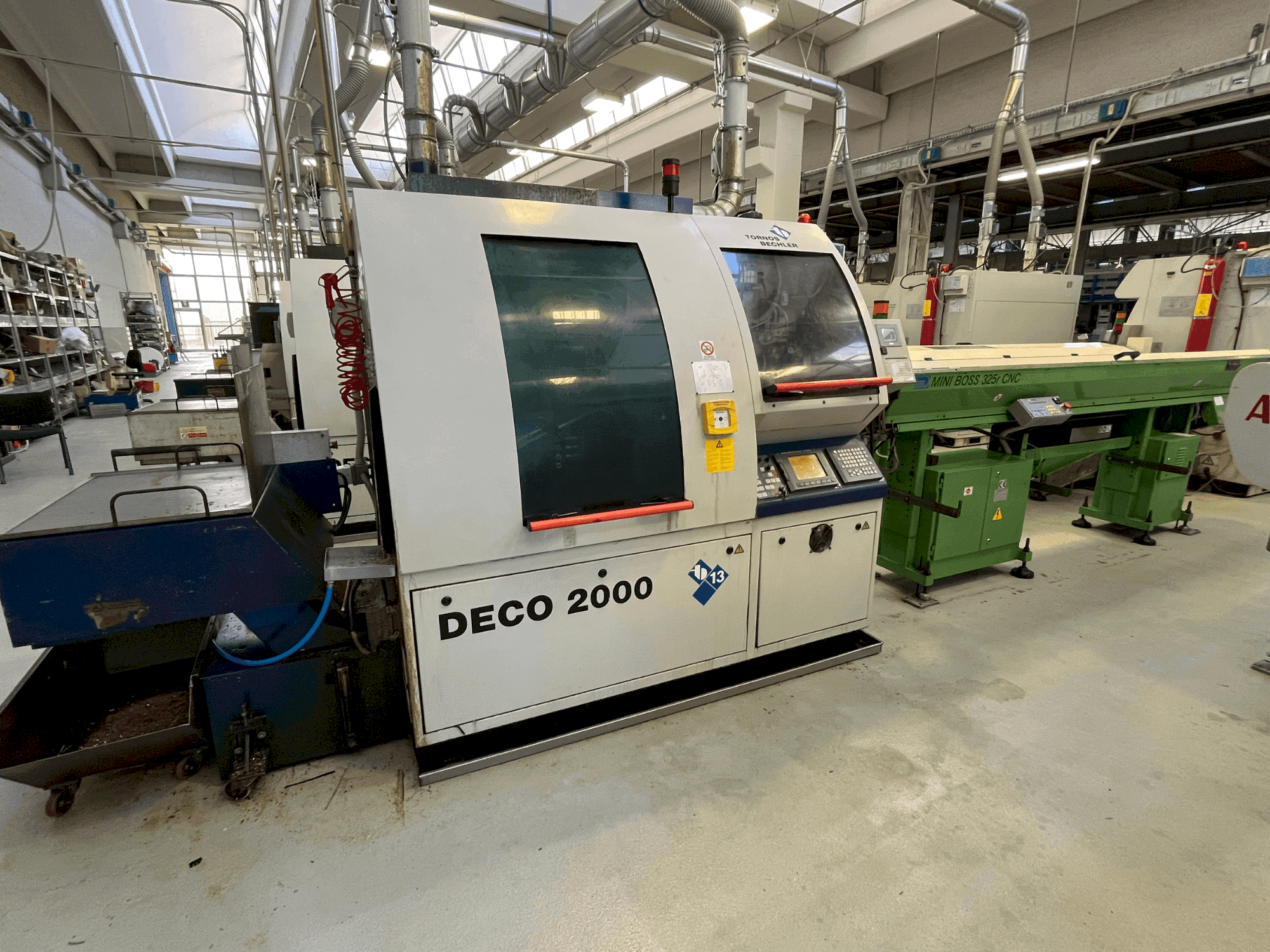 Vue de face de la machine TORNOS DECO 2000/13