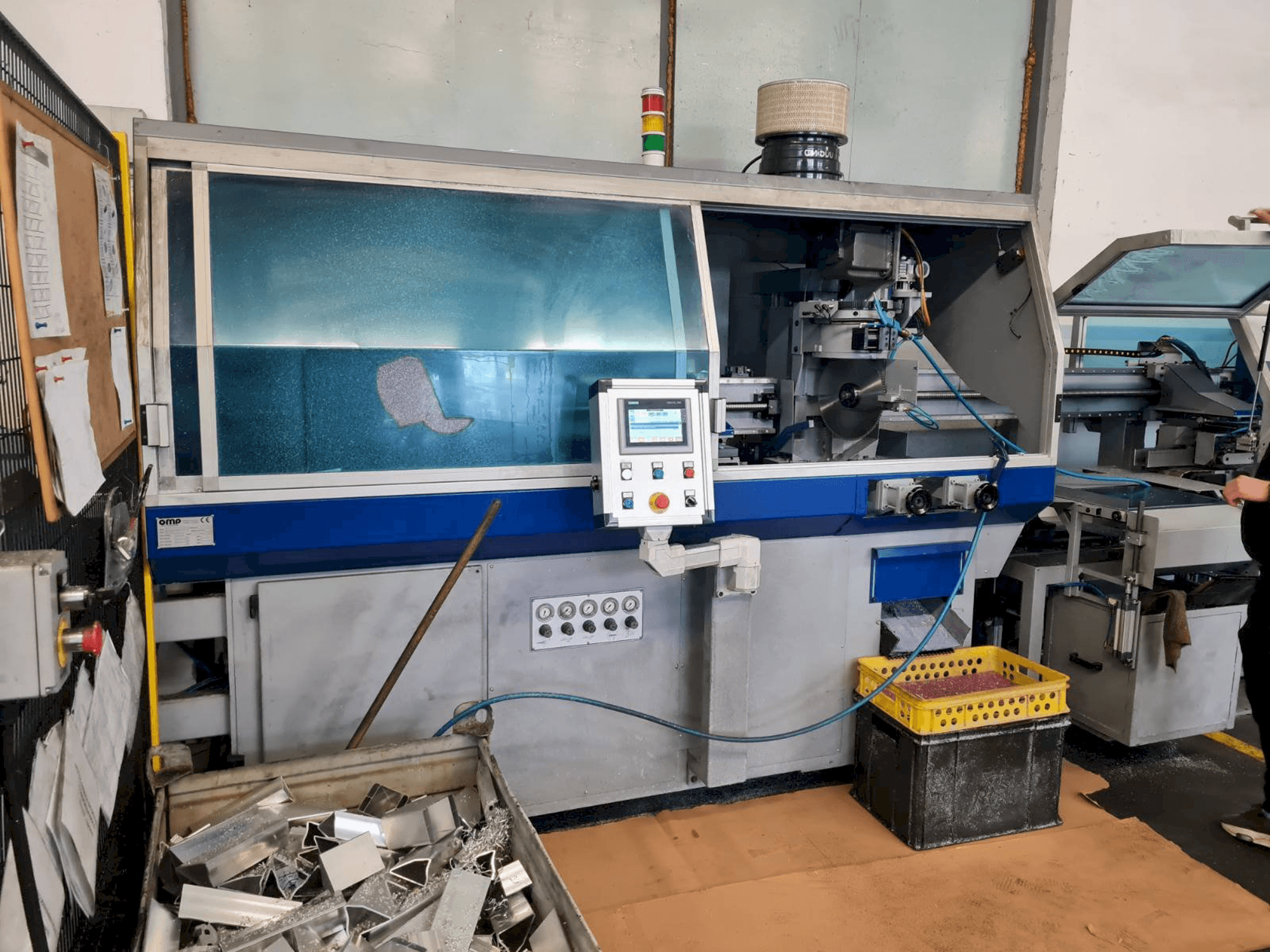 Vue de face de la machine OMP EURO 400 CMCNPRL