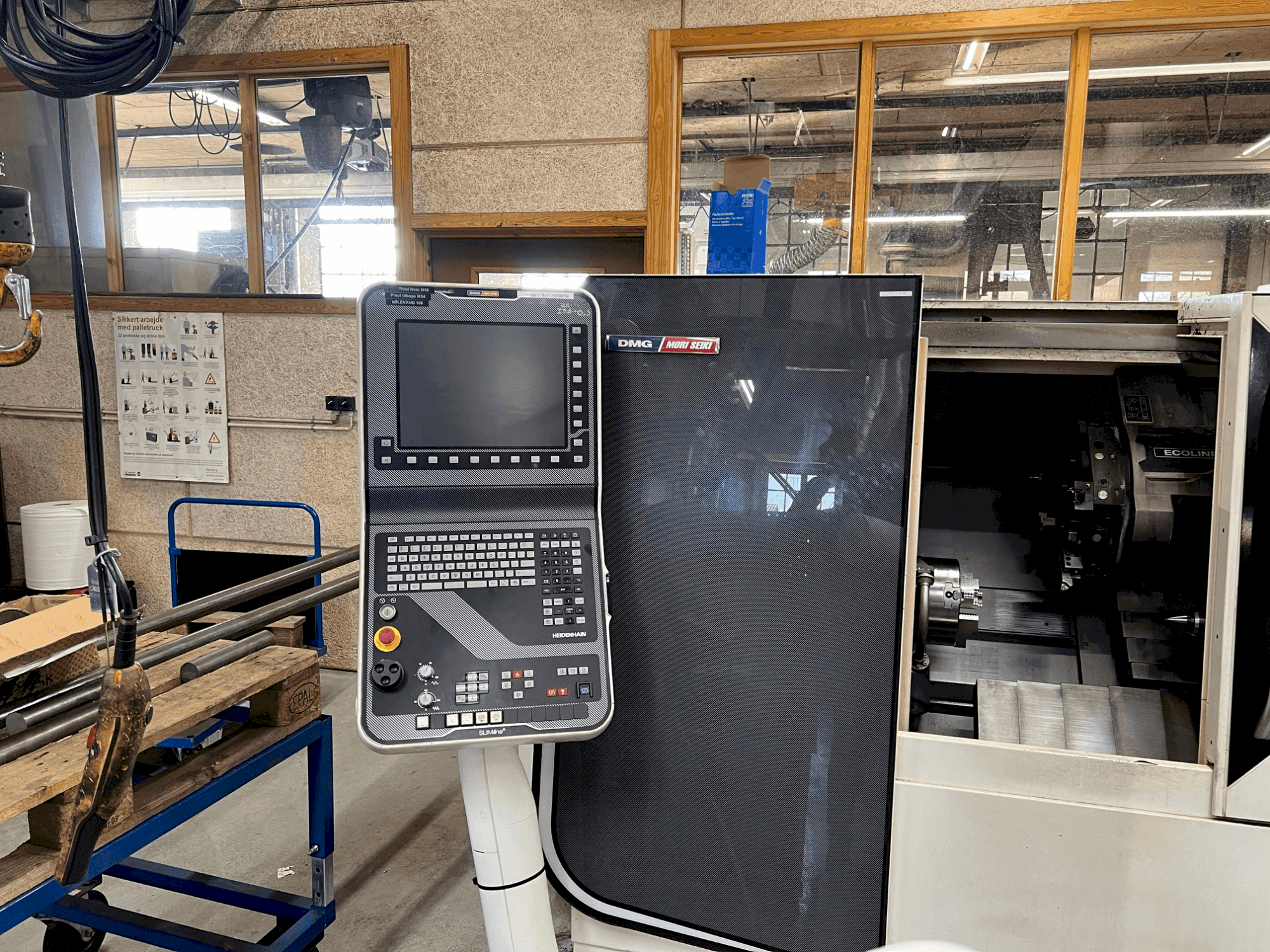 Vue de face de la machine DMG Mori Seiki CTX 310 ecoline