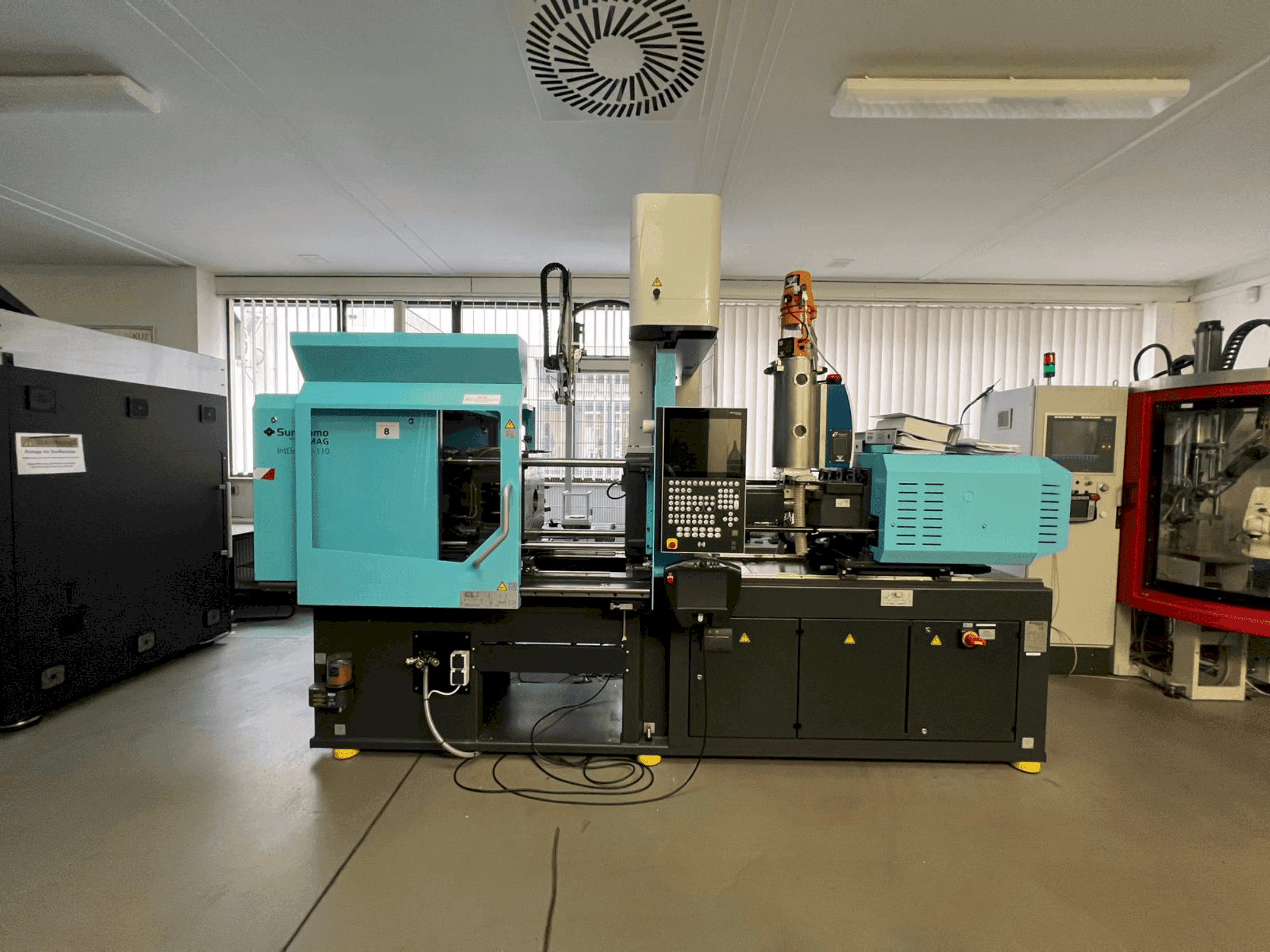 Vue de face de la machine SUMITOMO SHI DEMAG Intelect 2 50/370-110