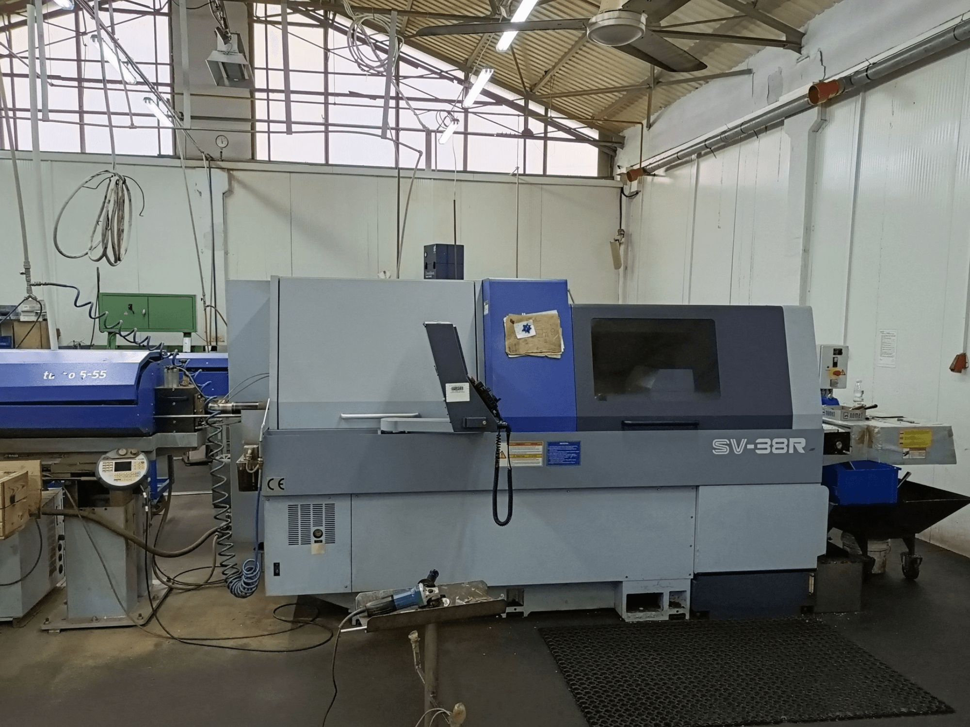 Tour de type suisse STAR MICRONICS SV-38R, type B : vue de face montrant le panneau de commande et la zone d'usinage.