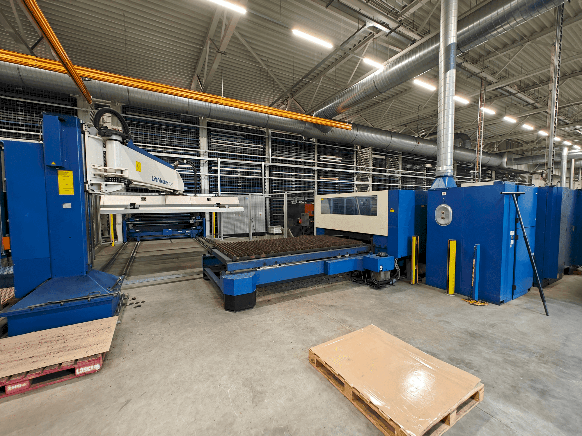 Vue de face de la machine TRUMPF Trumatic L3050