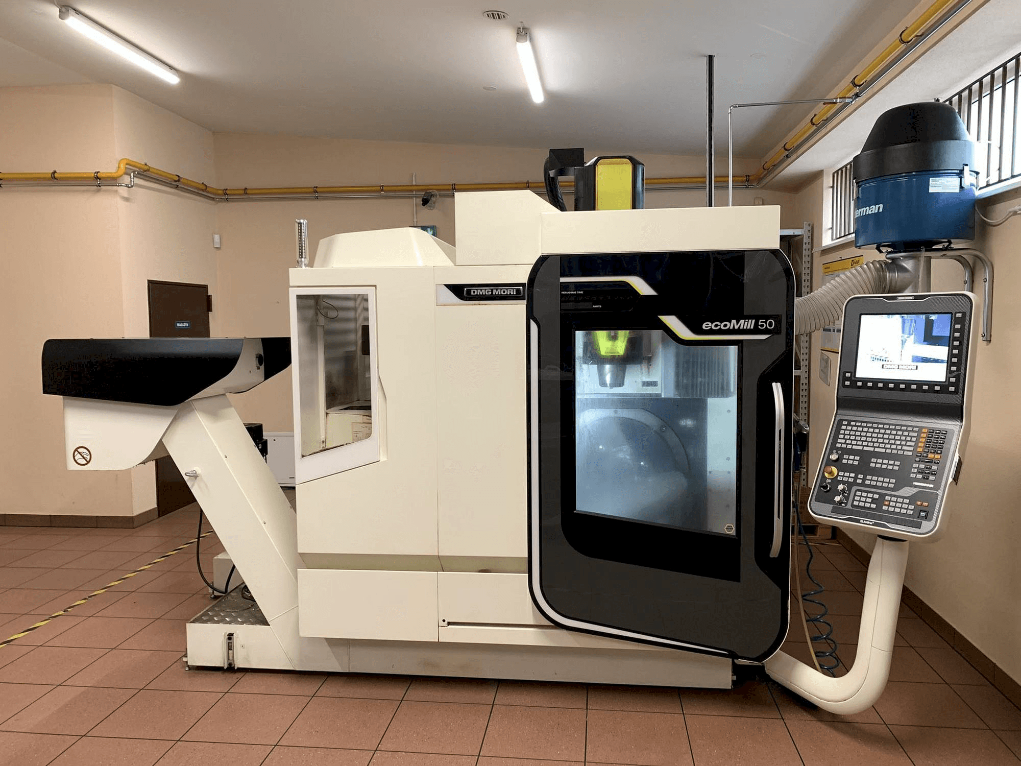 Vue de face de la machine DMG MORI ecoMill 50