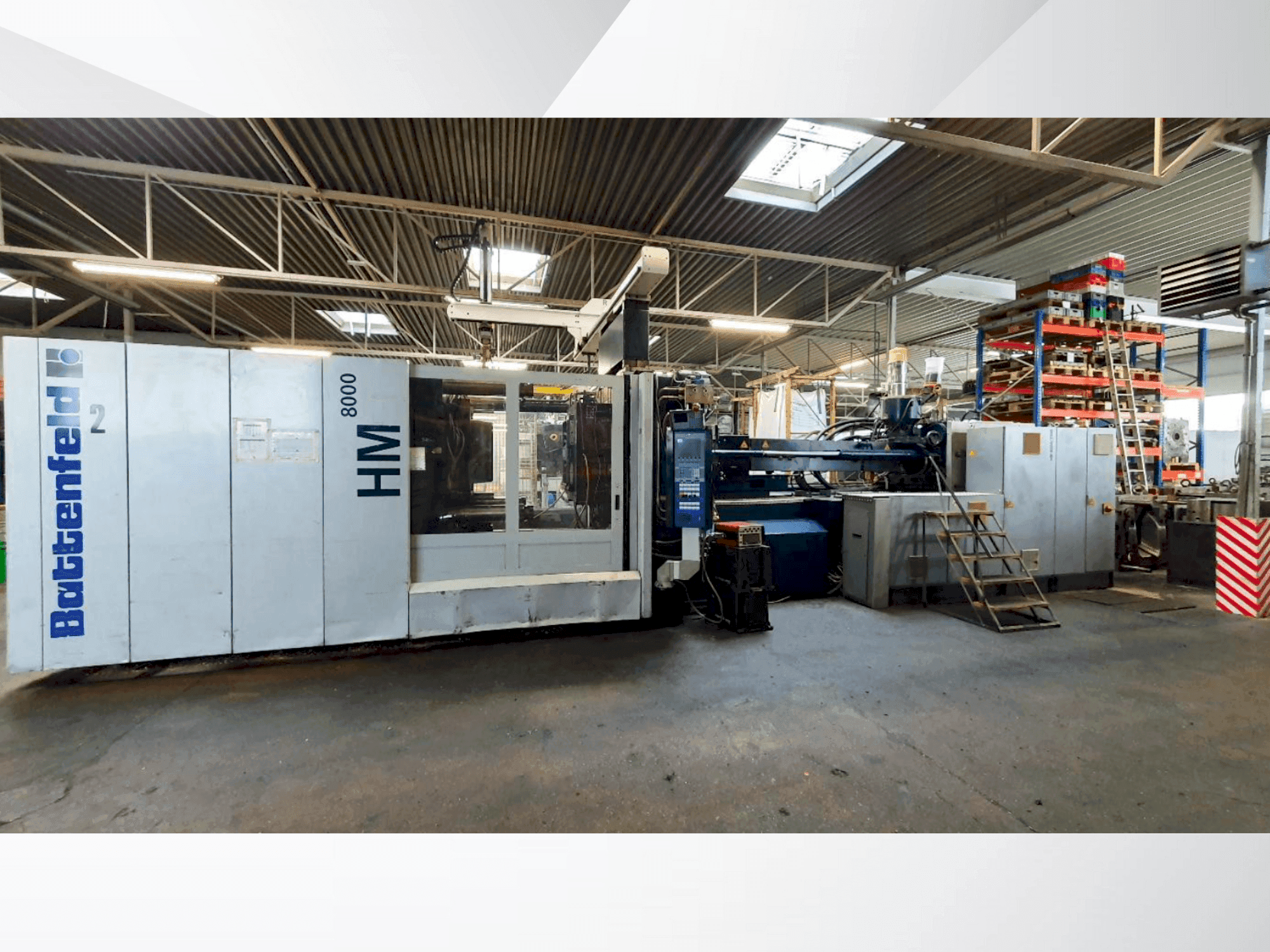 Vue de face de la machine Battenfeld HM 2P 800-7700