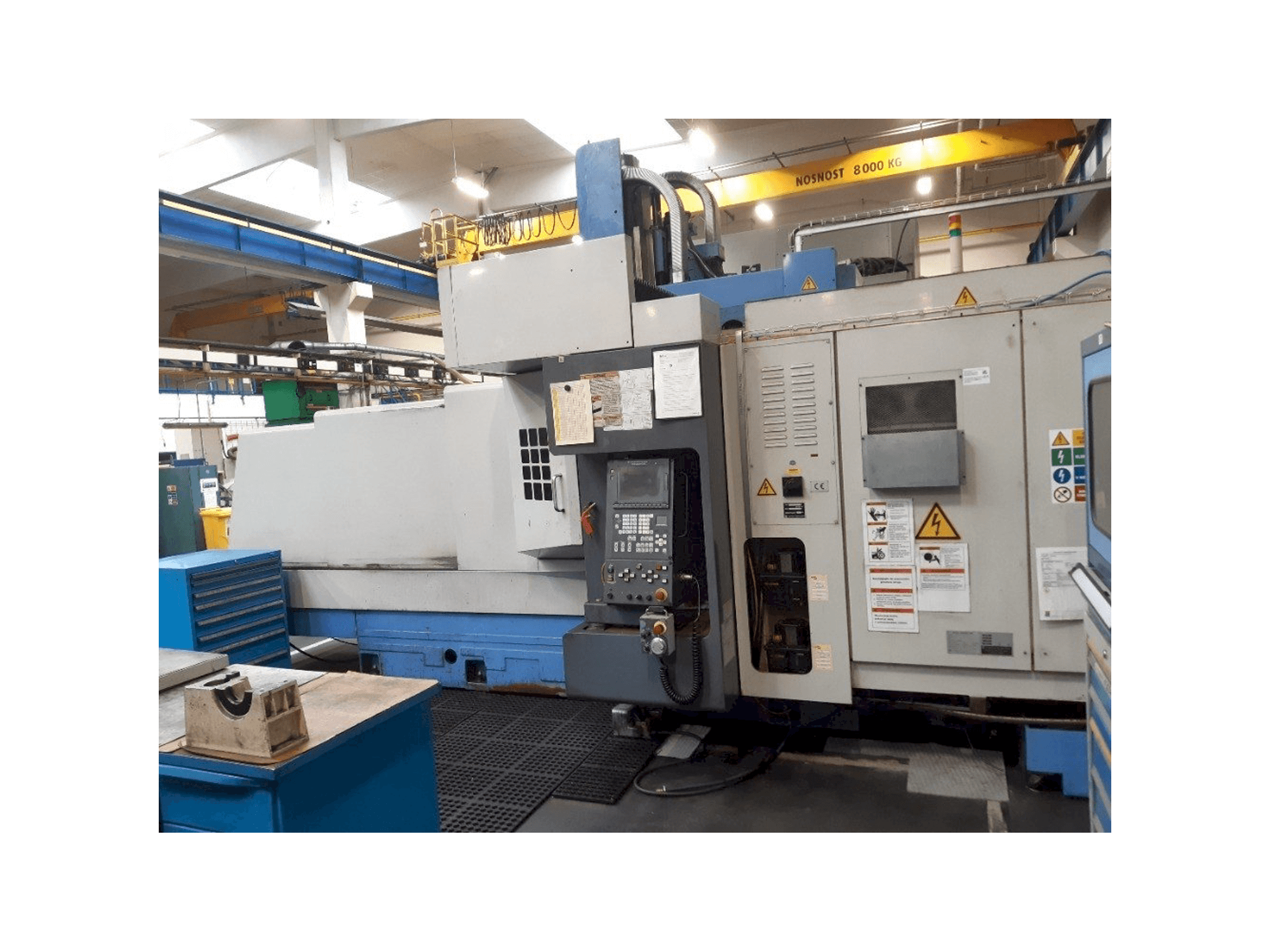 Vue de face de la machine Mazak FJV 35/80