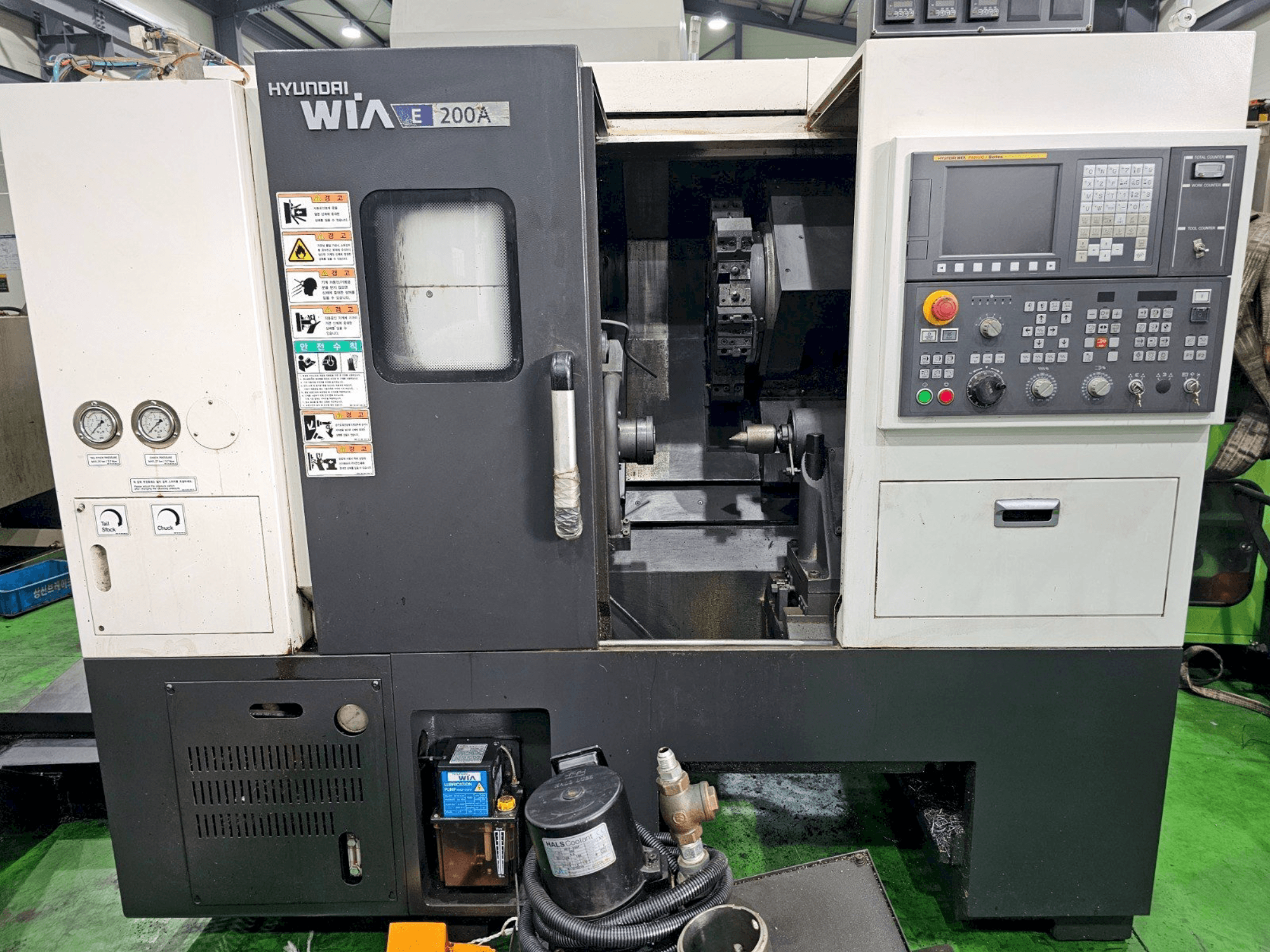 Vue de face de la machine Hyundai Wia E 200A