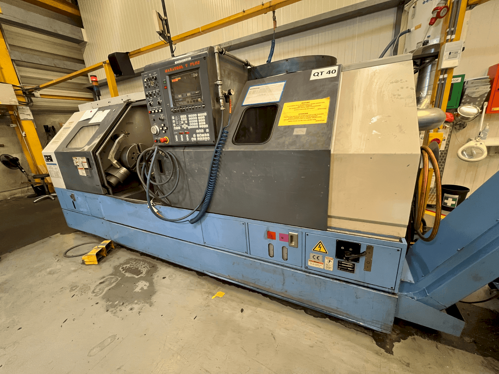 Vue de face de la machine Mazak QT-40
