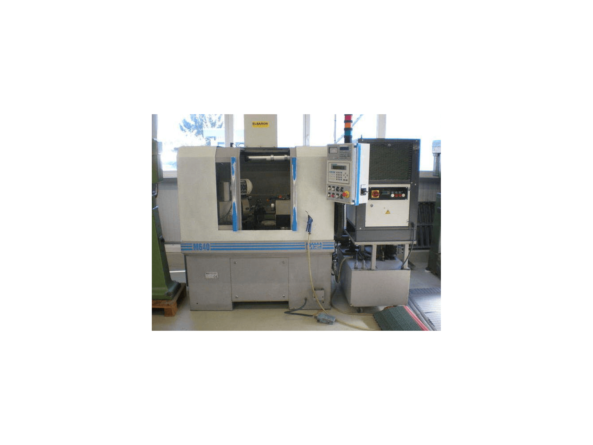 Vue de face de la machine Monnier & Zahner M640