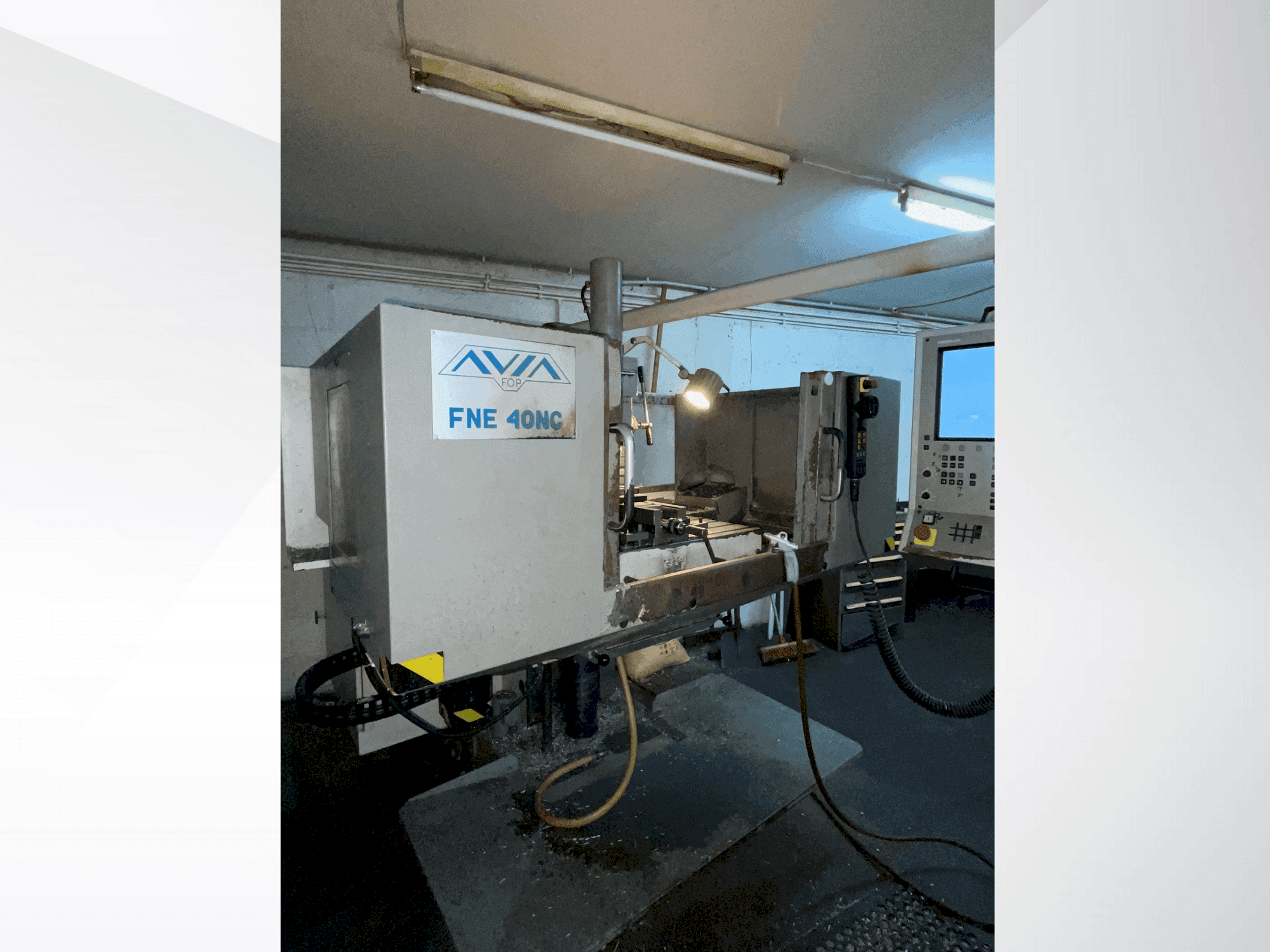 Vue de face de la machine Avia FNE 40NC