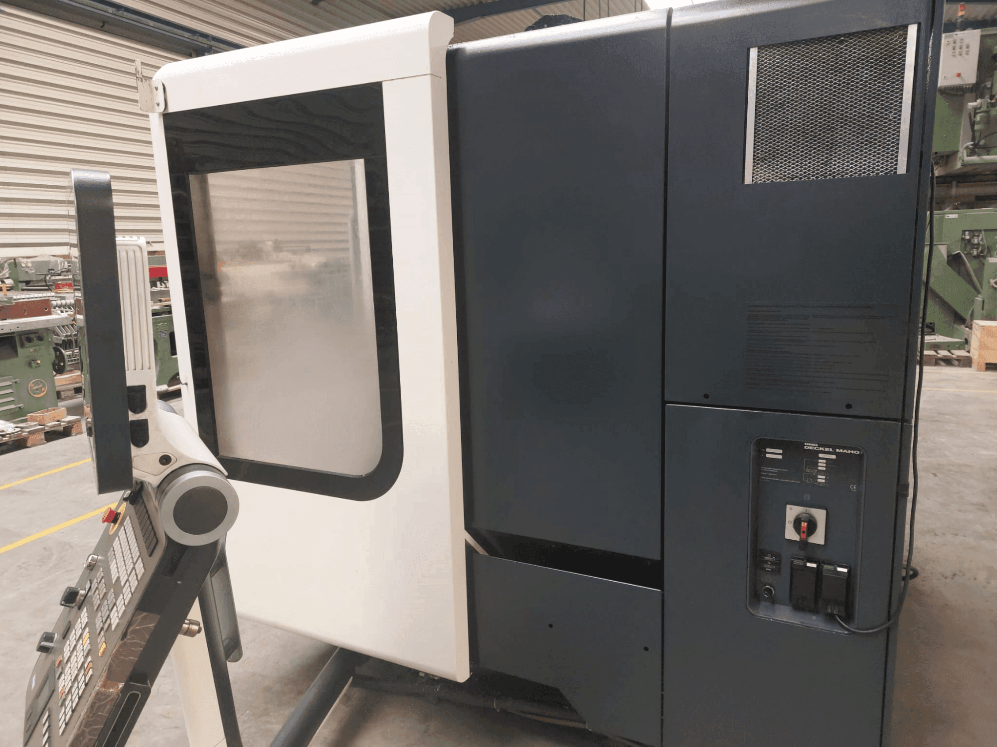 Vue de face de la machine DMG DECKEL MAHO DMU 50