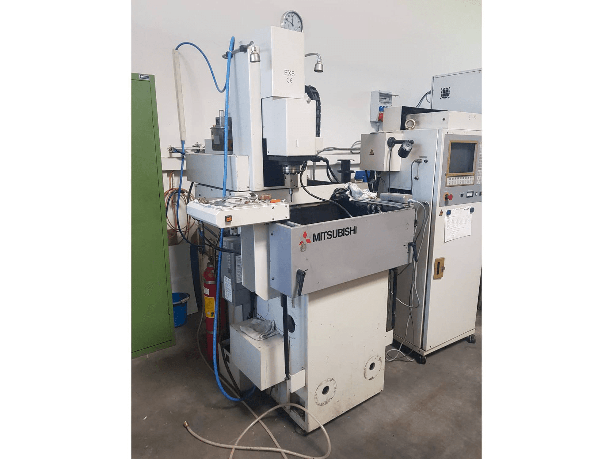 Vue de face de la machine Mitsubishi EX 8