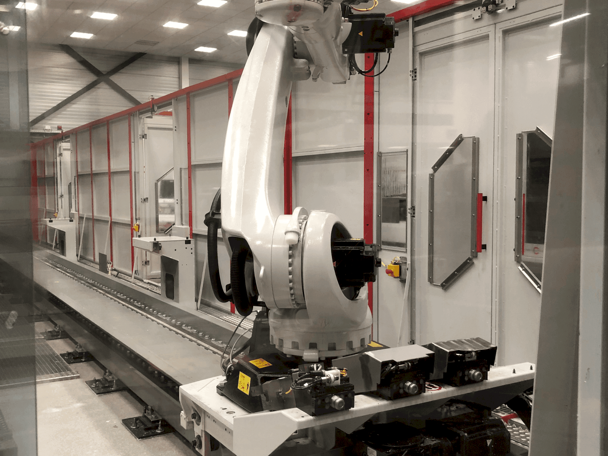Vue de face de la machine KUKA KR 240 R2900 ultra