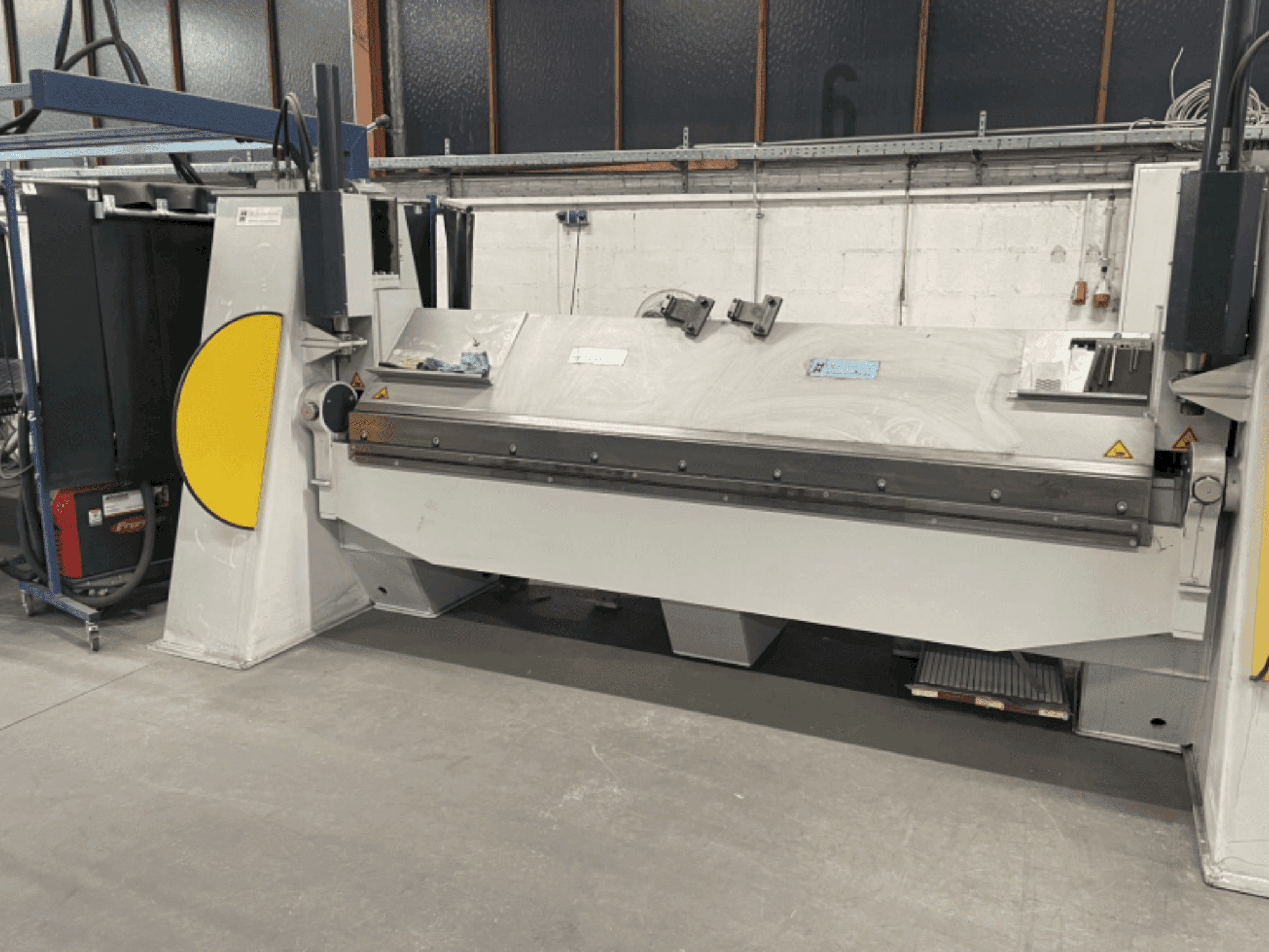 Vue de face de la machine DR. HOCHSTRATE SBM 3000/6 (2018)