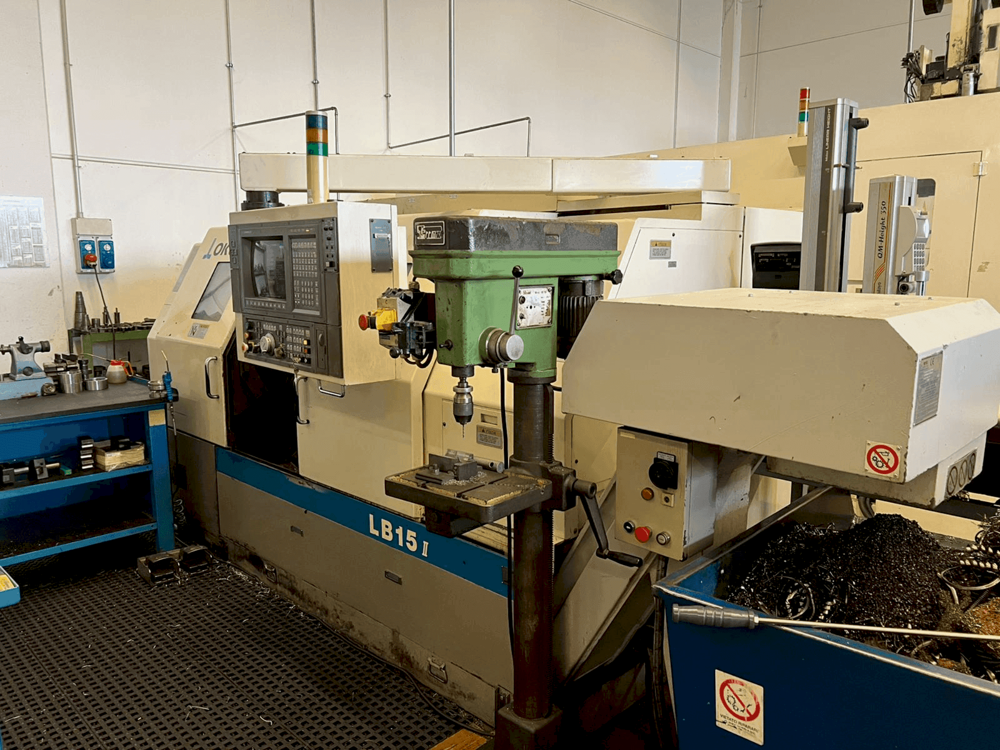 Vue de face de la machine Okuma LB 15-II M
