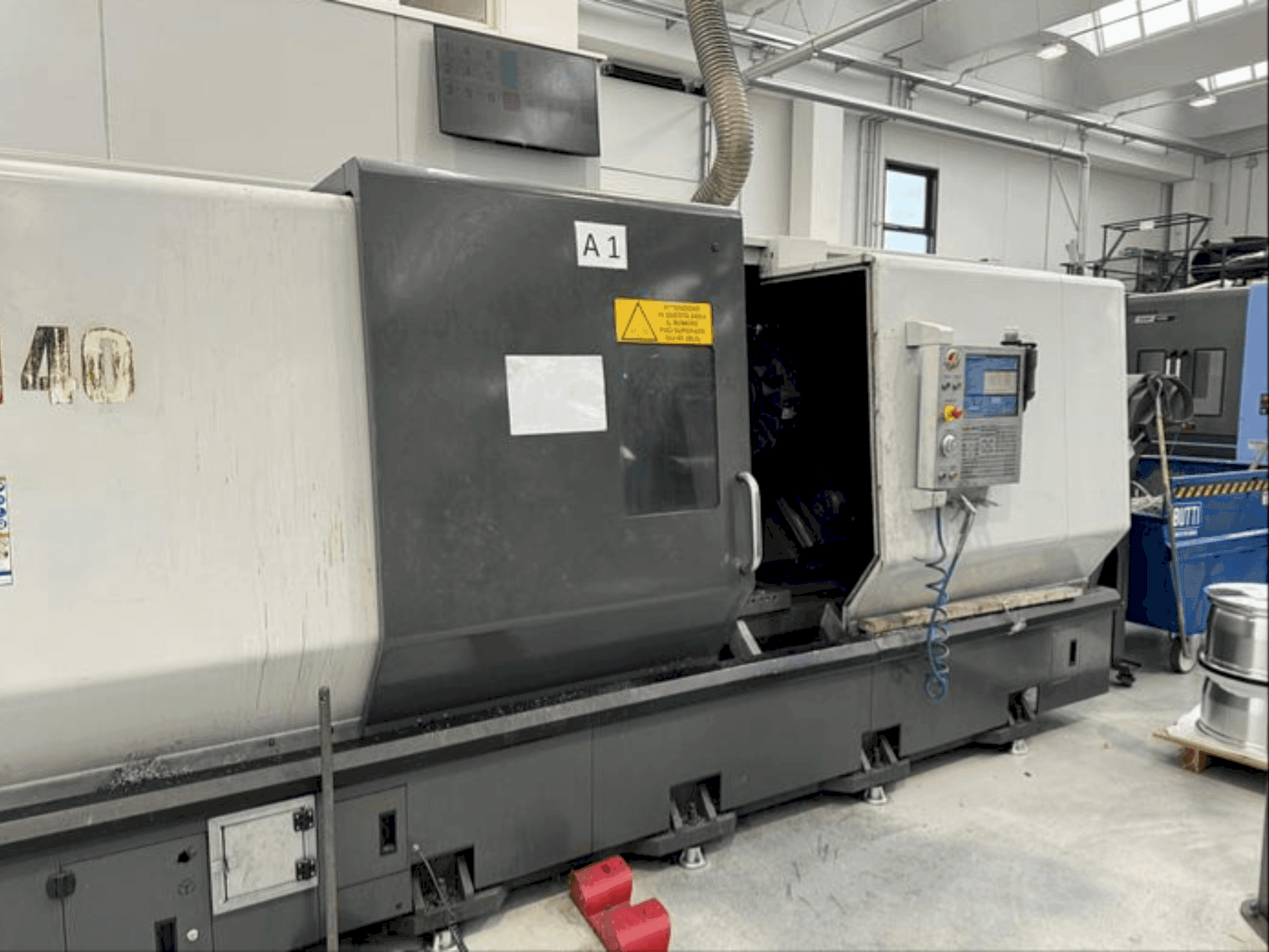Vue de face de la machine HAAS ST40