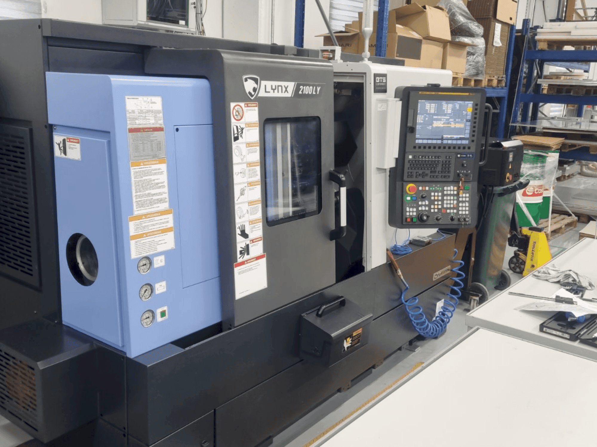 Vue de face de la machine DN SOLUTIONS LYNX 2100 LYB