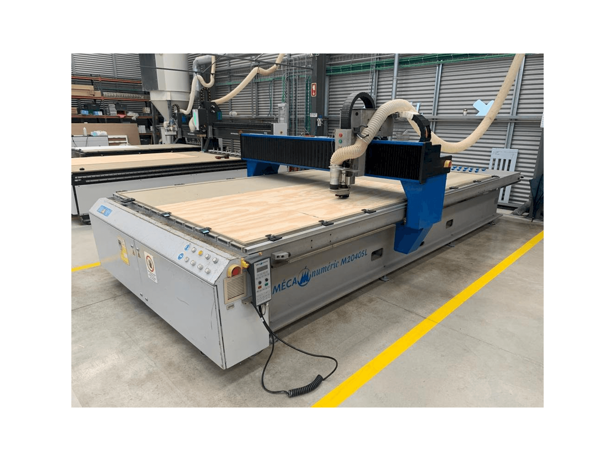 Vue de face de la machine MECANUMERIC M2040