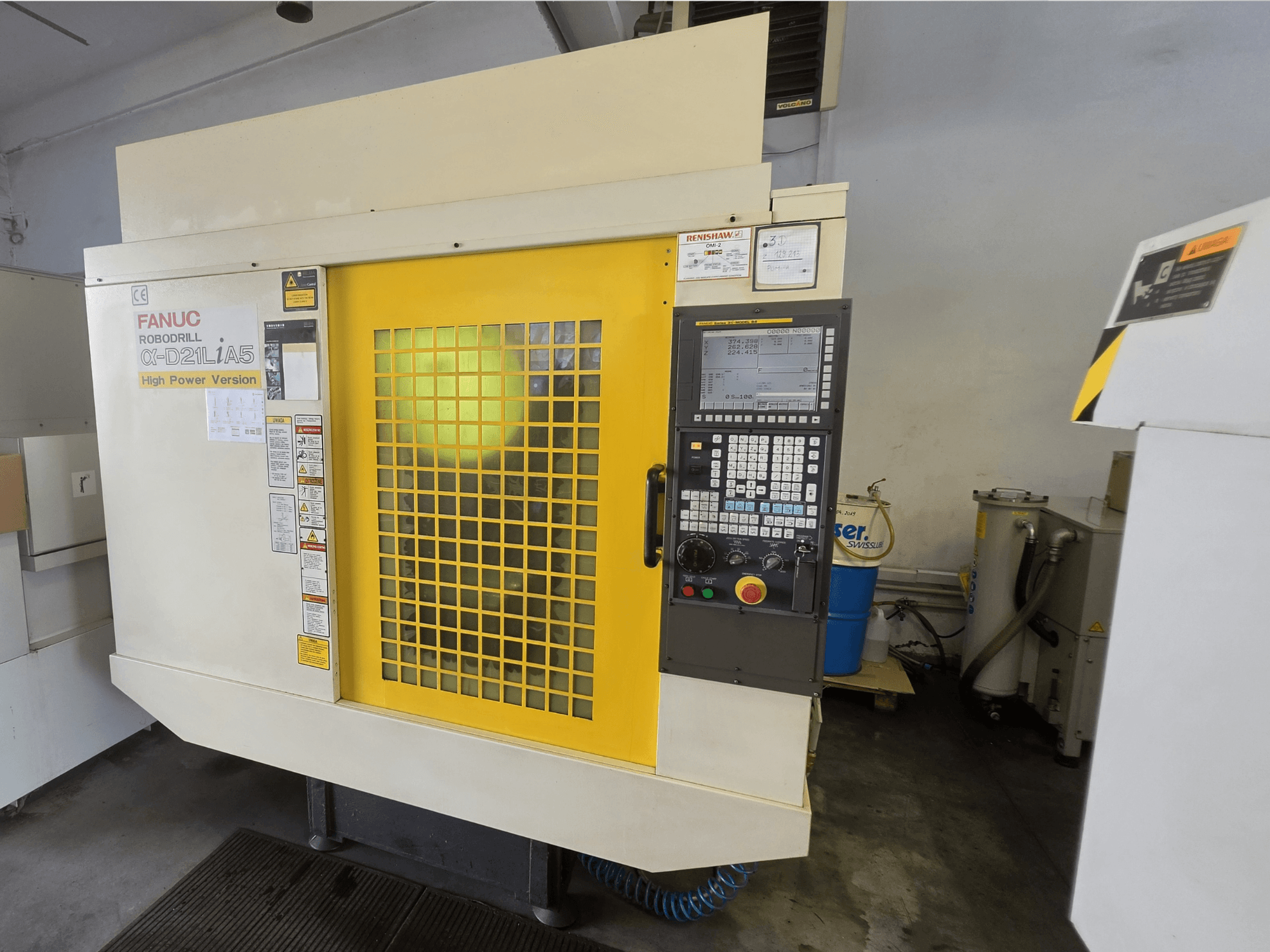 Centre d'usinage vertical FANUC ROBODRILL alpha-D21LiA5, vue de face, avec porte de sécurité et panneau de commande jaunes.