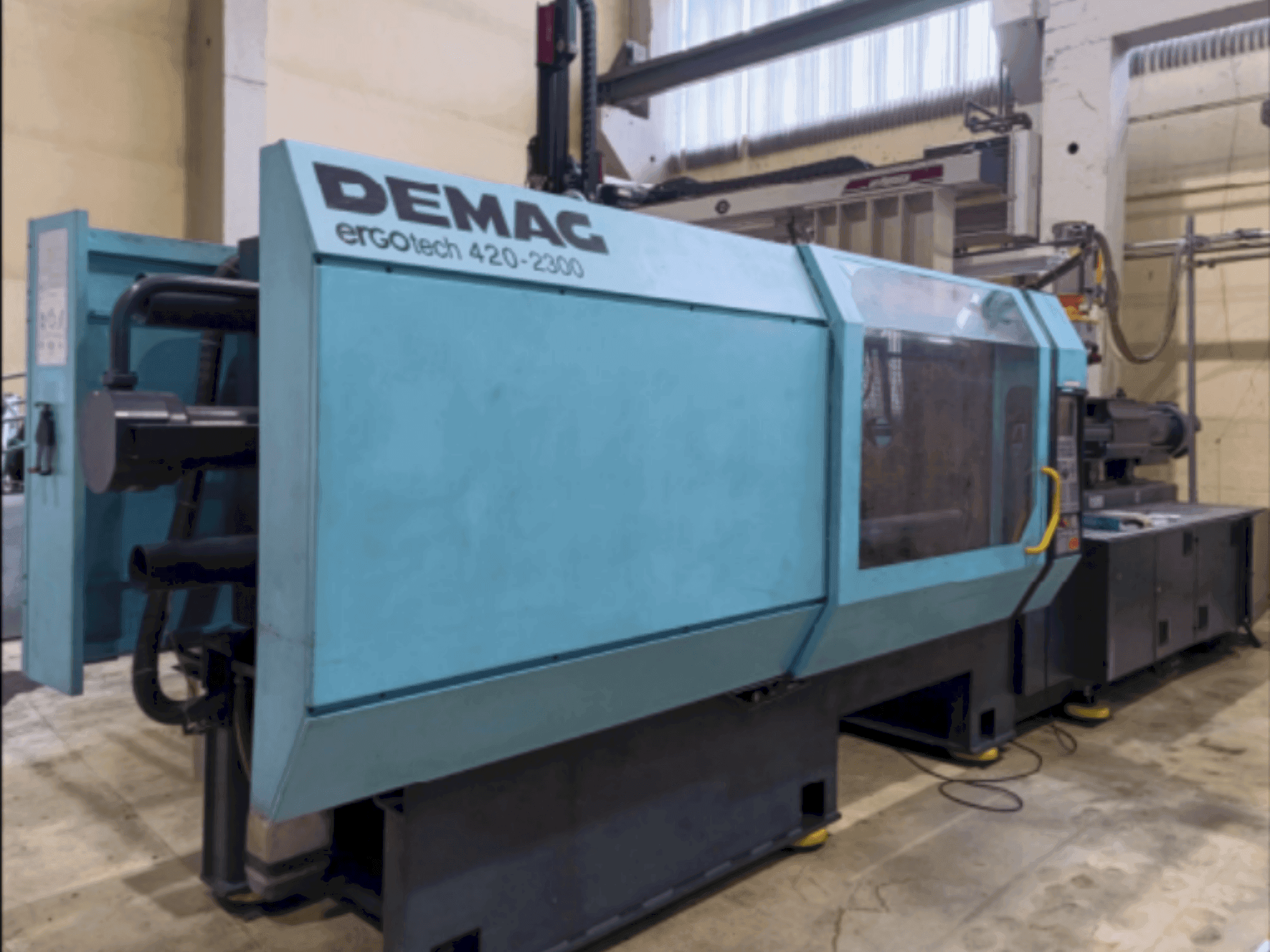 Vue de face de la machine DEMAG Ergotech 4200-2300