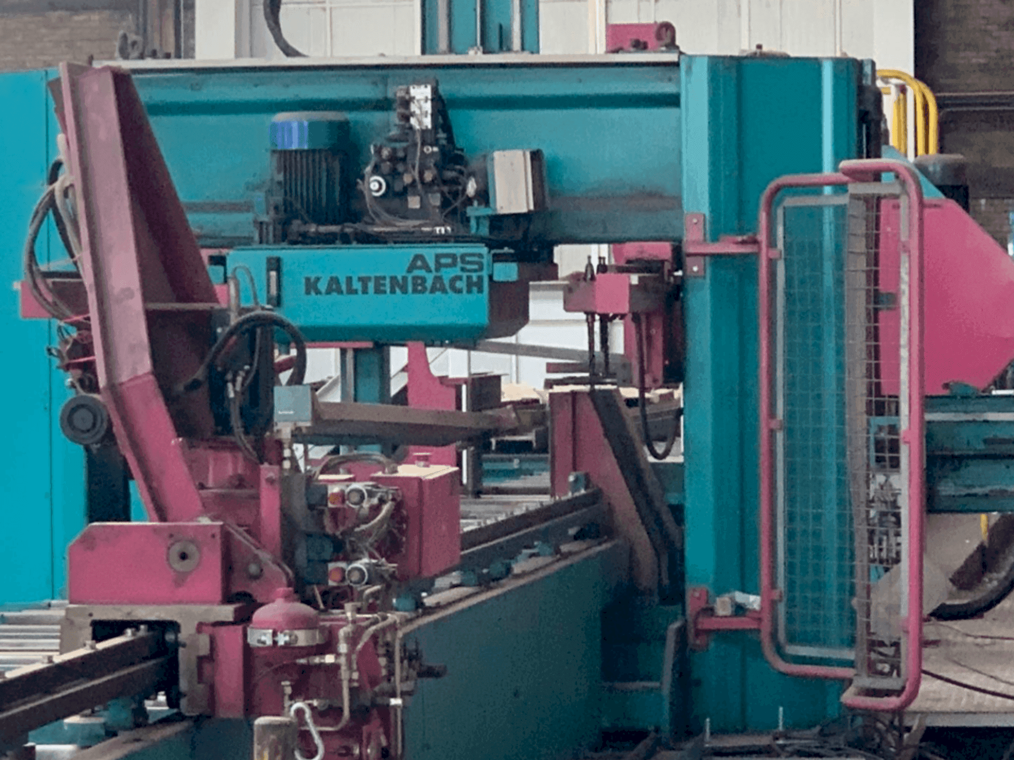 Vue de face de la machine KALTENBACH KBS 851 DGNC