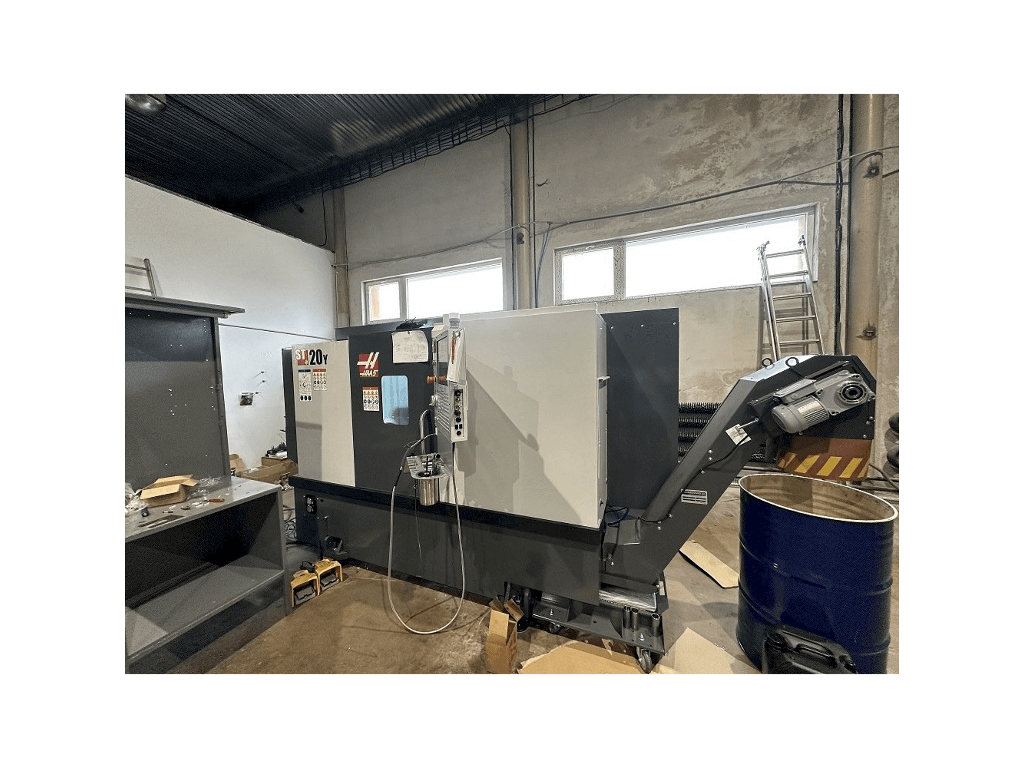 Vue de face de la machine HAAS ST-20Y