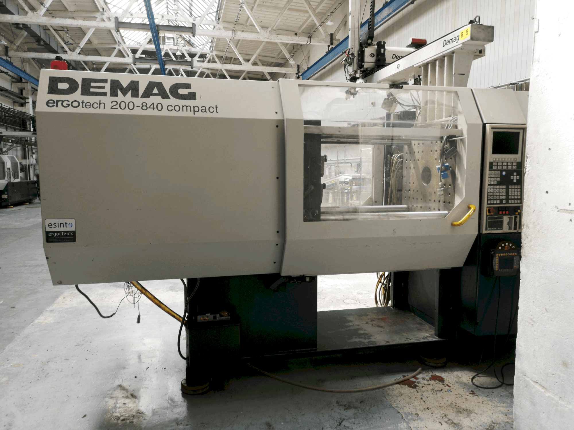Vue de face de la machine DEMAG Ergotech 200-840 Compact