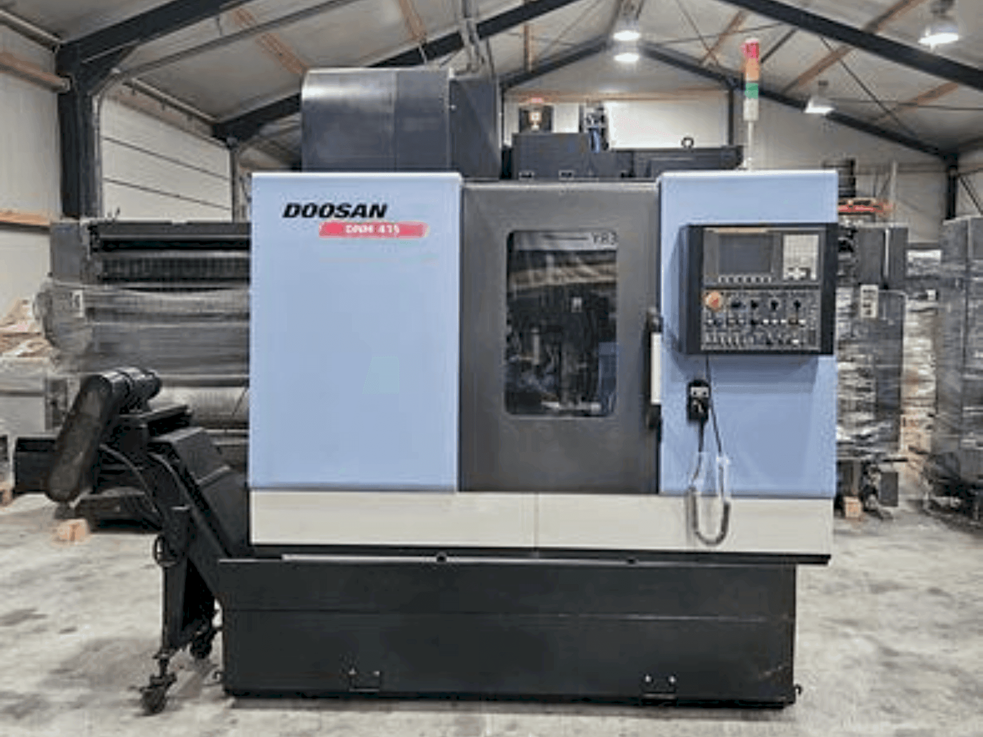 Vue de face de la machine DOOSAN DNM 415 (2015)