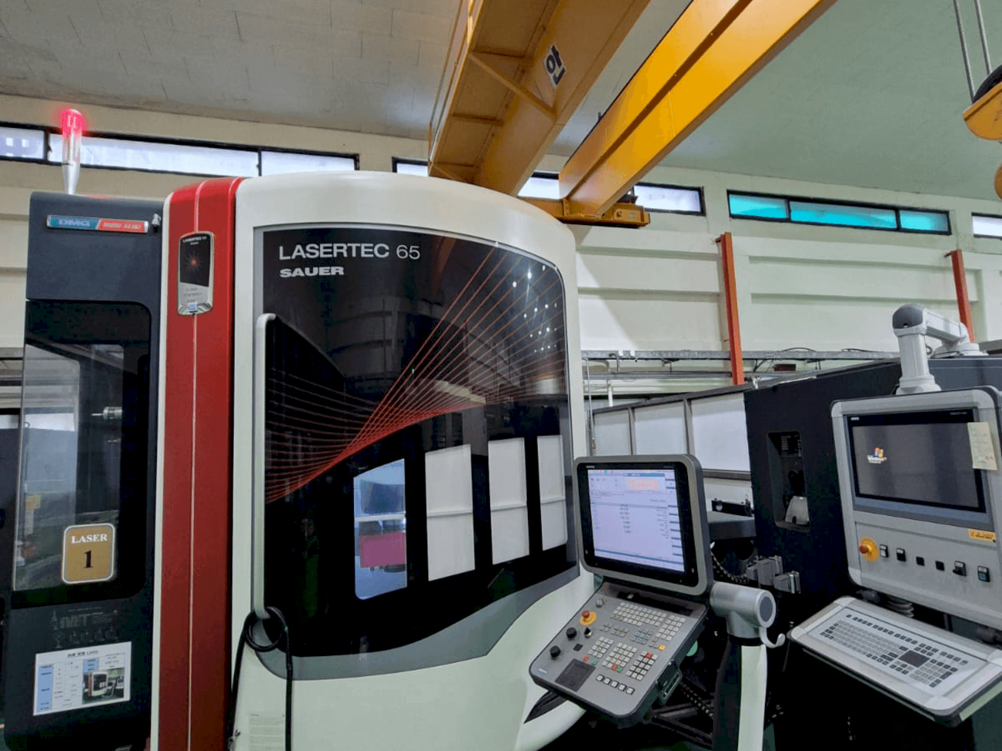 Vue de face de la machine DMG Mori Seiki LaserTech 65