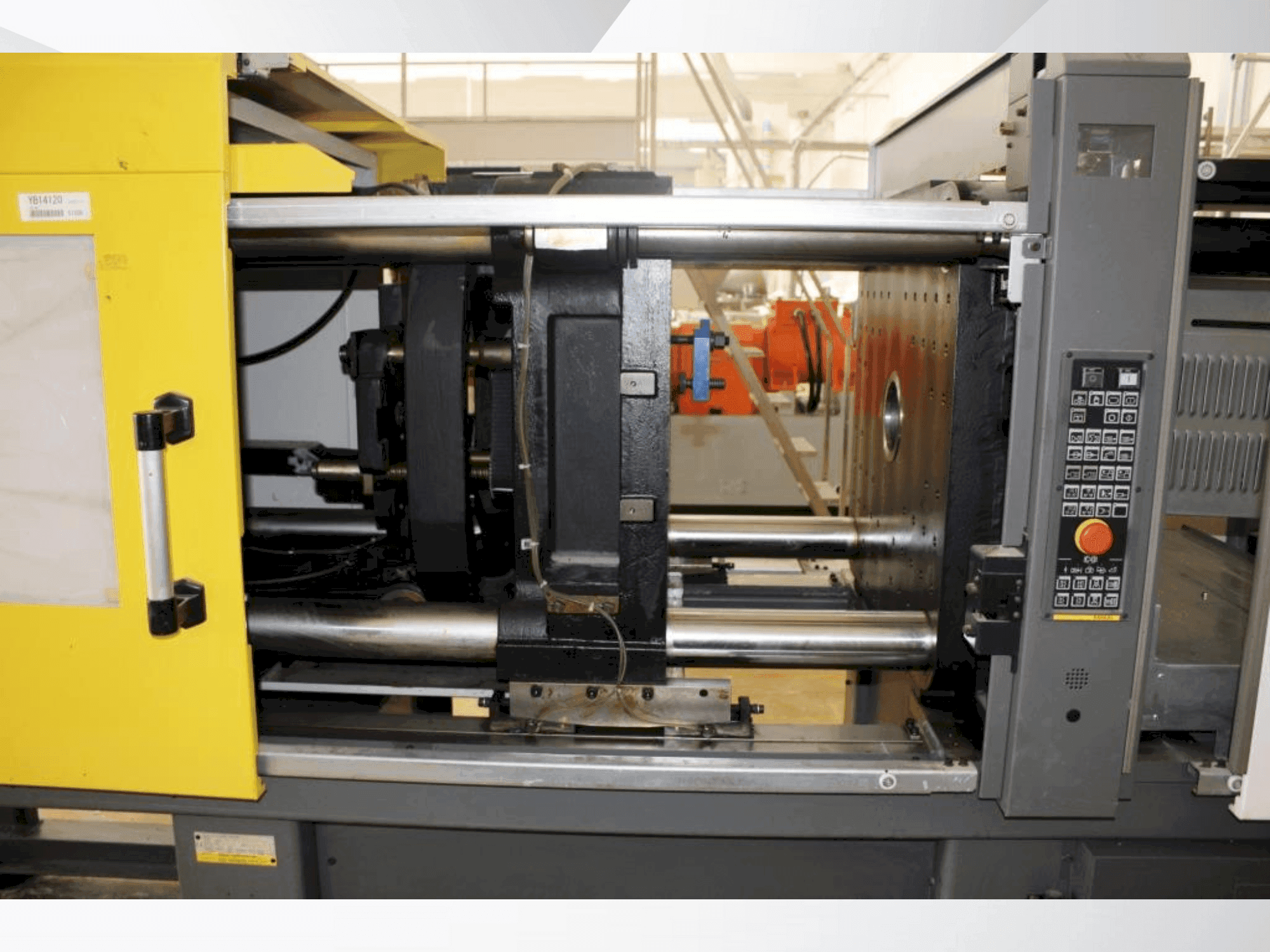 Vue de face de la machine FANUC ROBOSHOT S-2000 i 150B