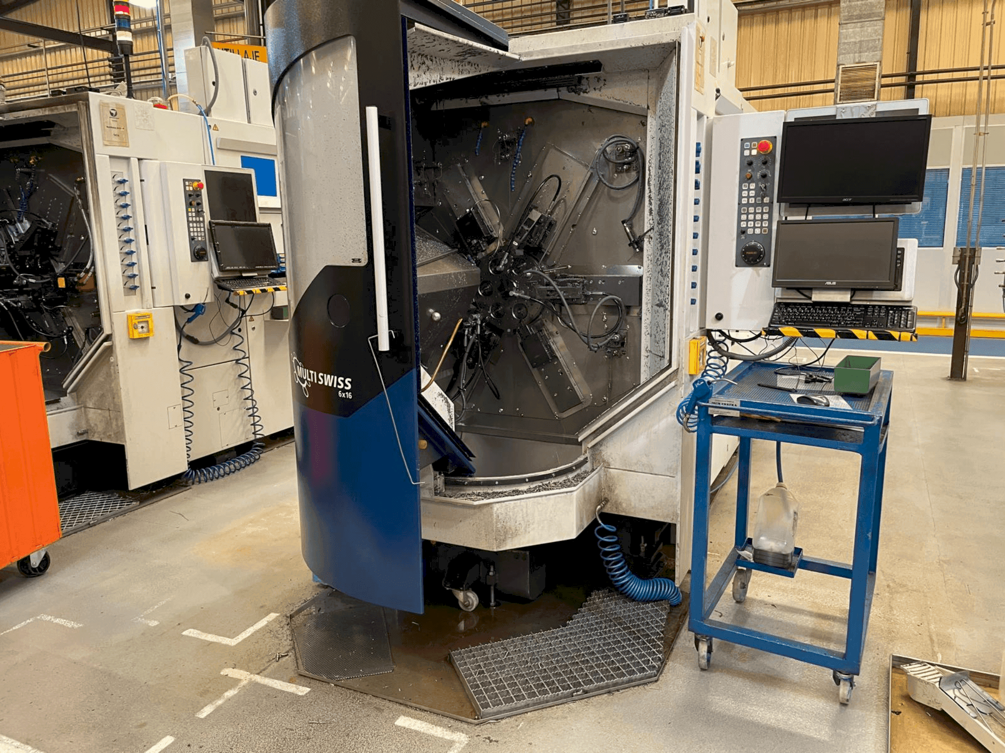 Vue de face de la machine TORNOS MultiSwiss 6x16