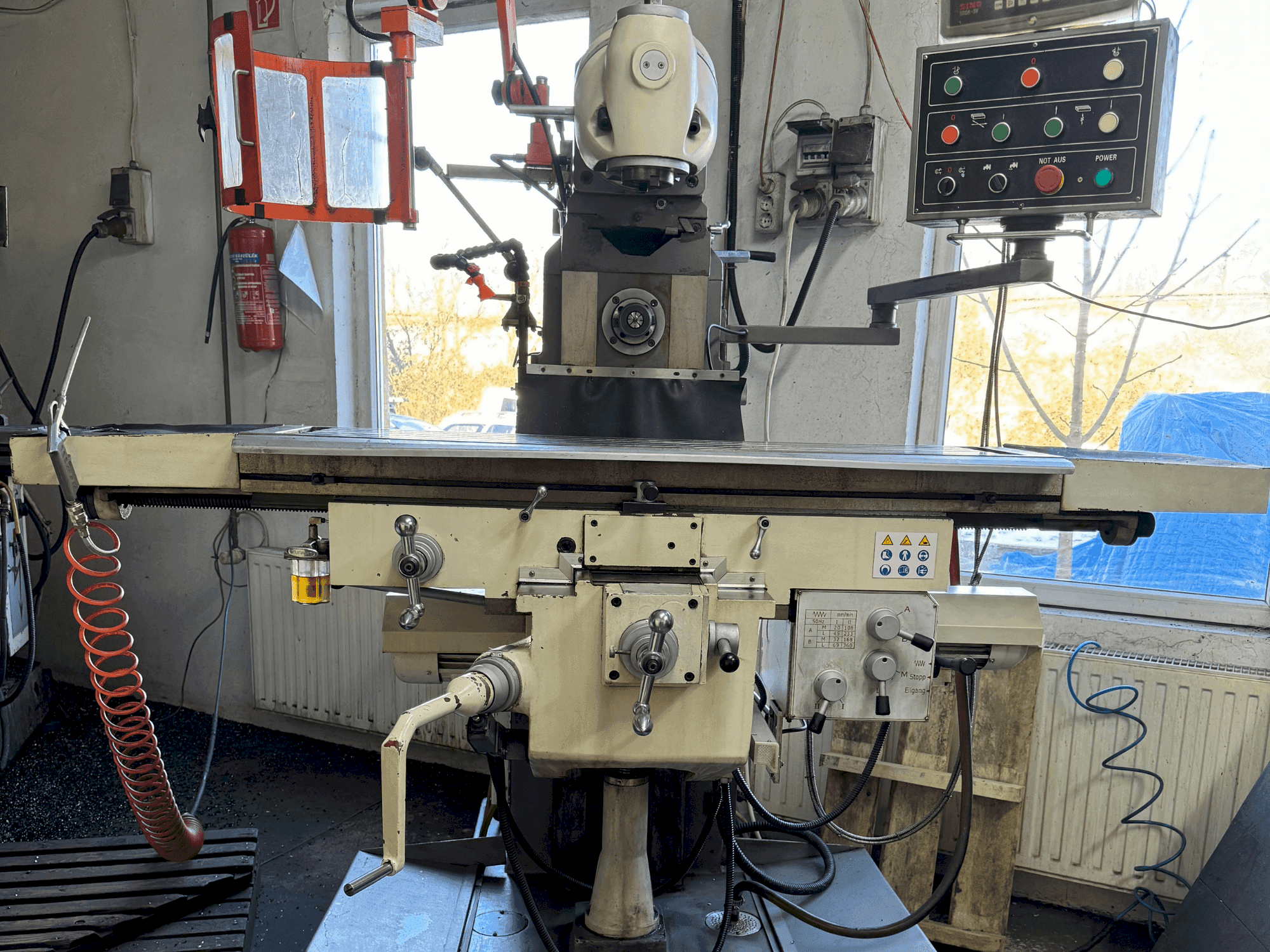 Vue de face de la machine ELMAG UFM 125GT