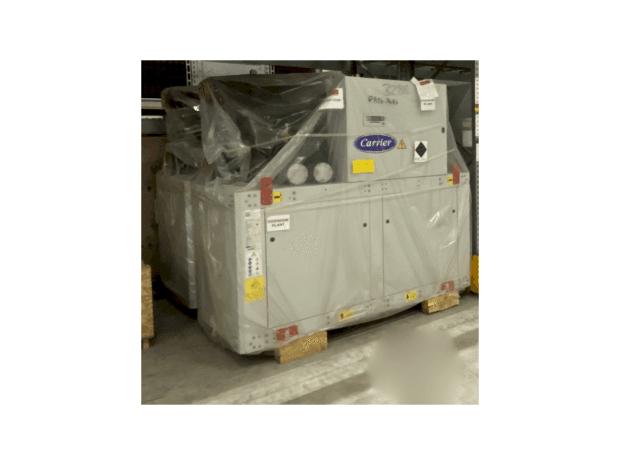 Vue de face de la machine CARRION 3x Carrier heat pump 30WI1000 & 2x Refrion Dry Coolers V-model ES4C 2390.6/4 E2