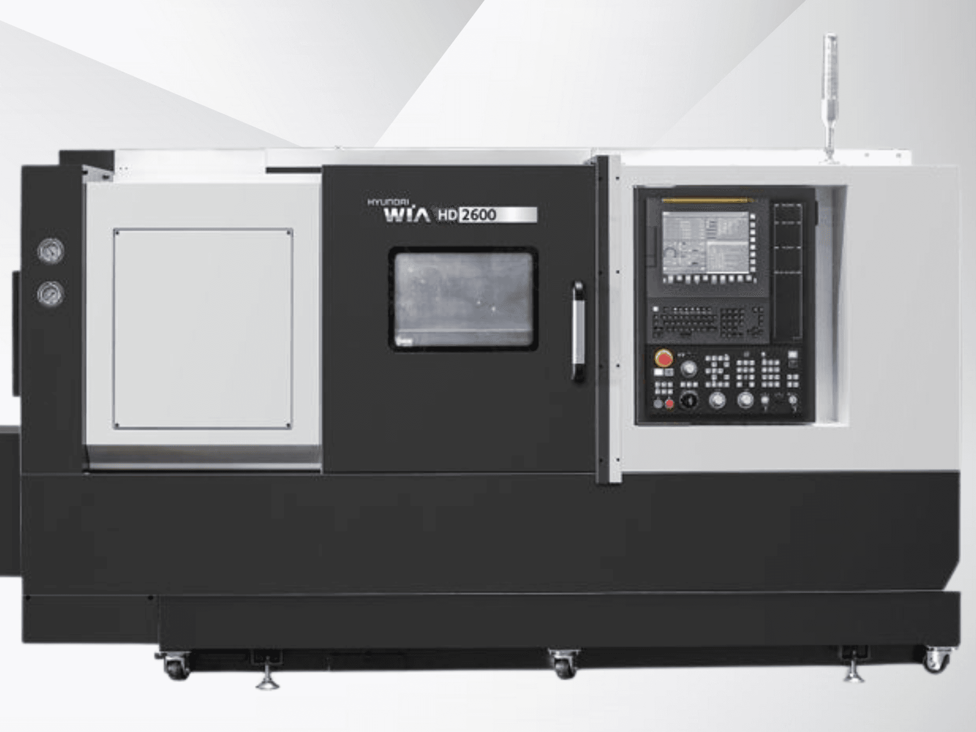 Tour CNC Hyundai WIA HD2600, vue de face, montrant le panneau de commande avec les boutons, l'écran et le compartiment à outils.