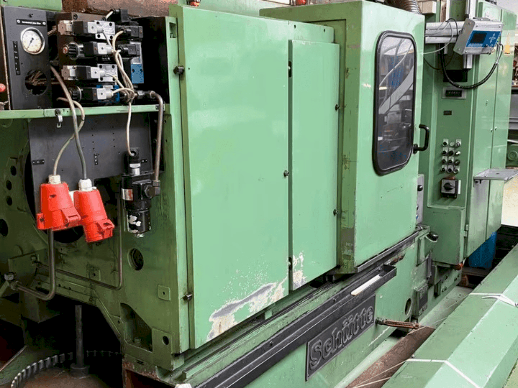 Vue de face de la machine Schütte SF 26 (1985)