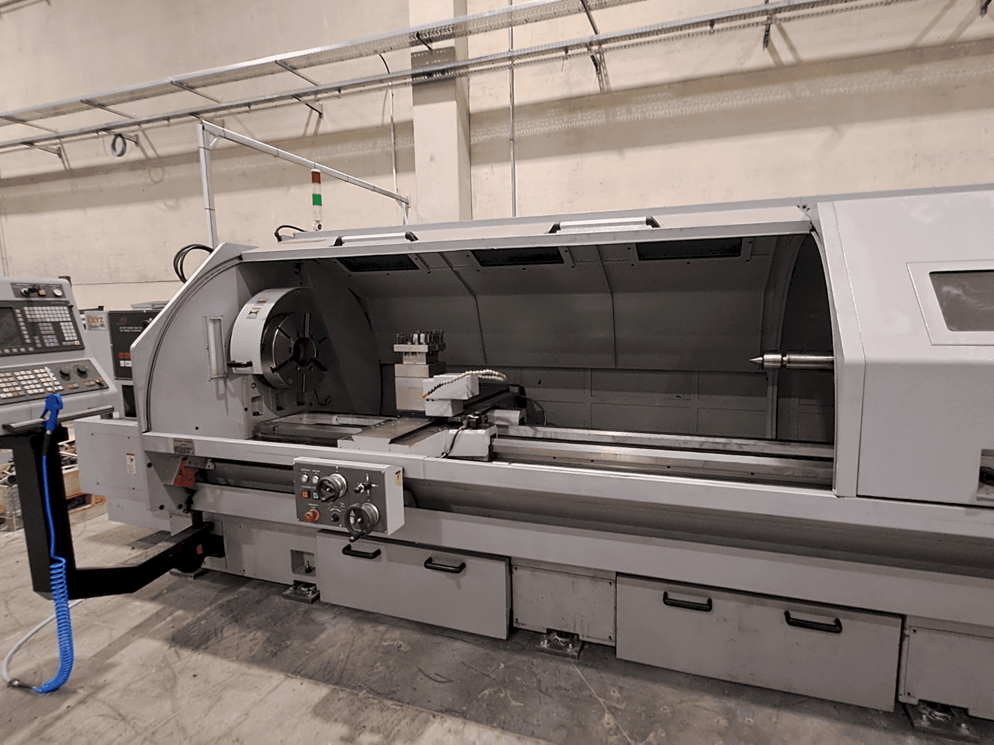 Vue de face de la machine XYZ XL780