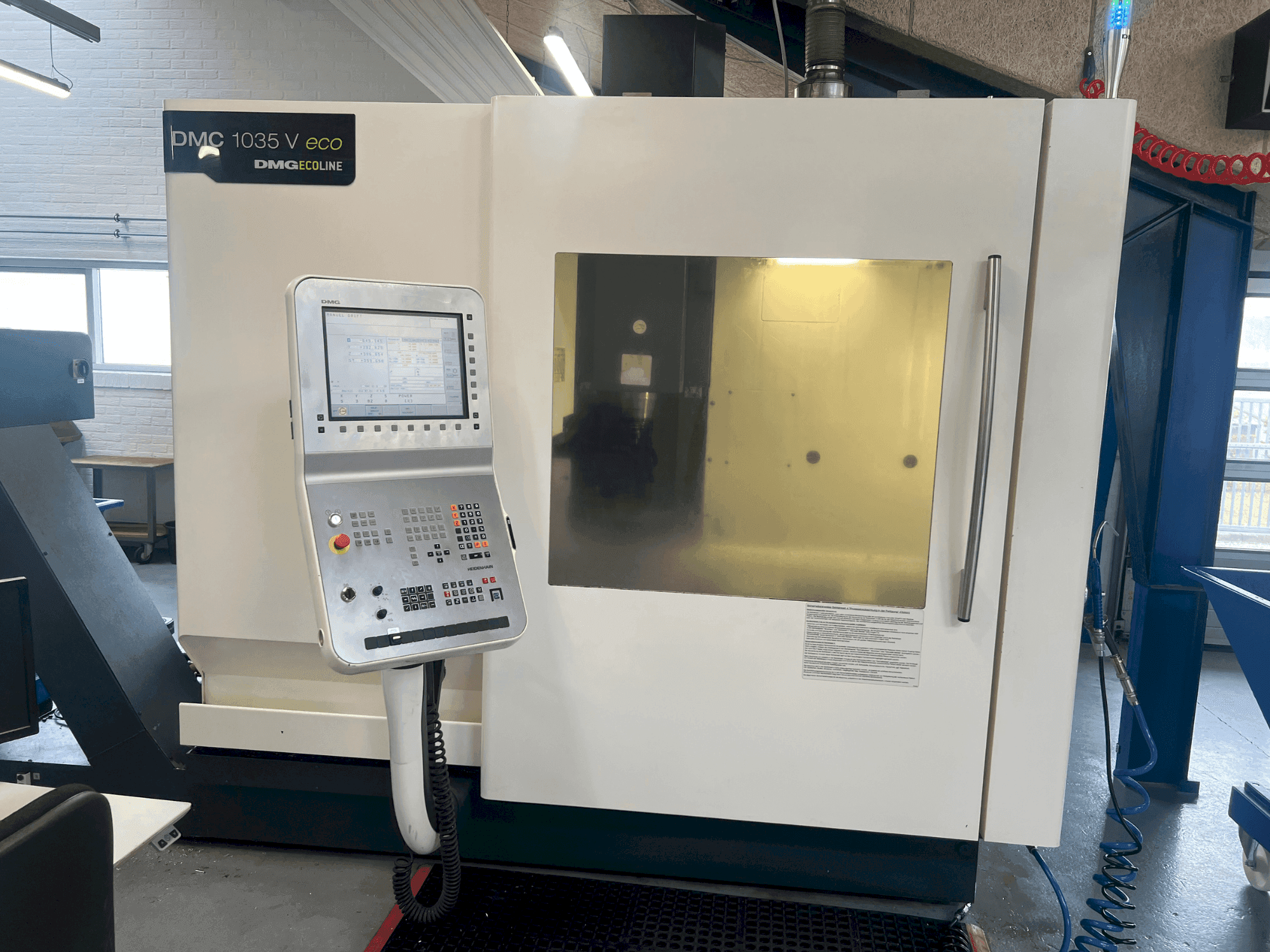 Vue de face de la machine DMG MORI DMC 1035V eco