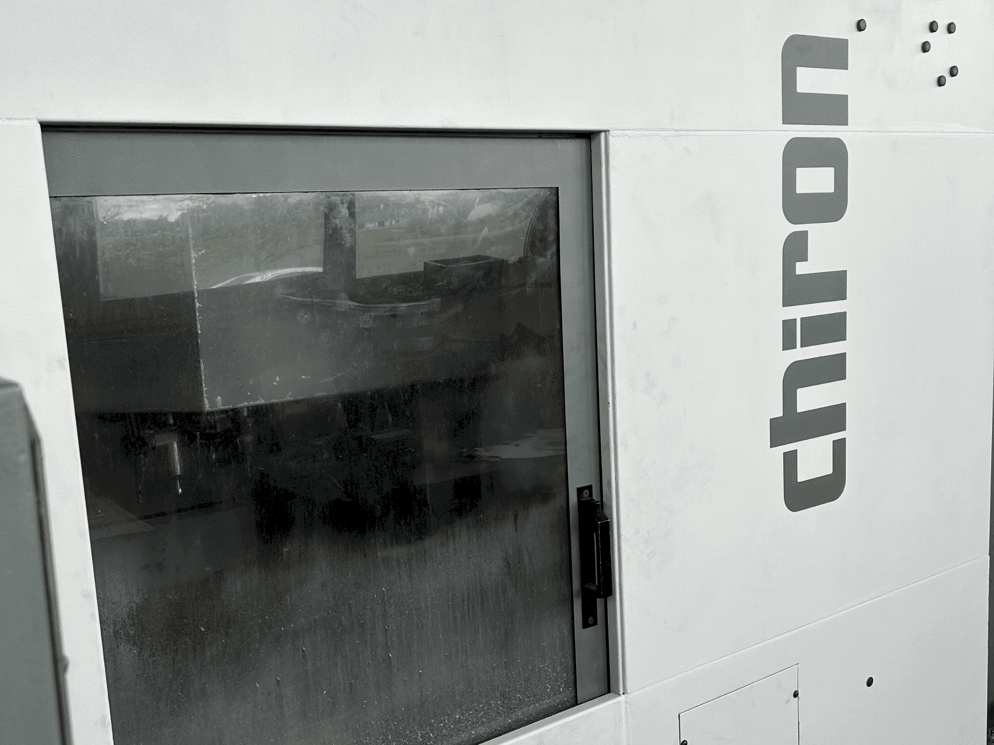 Vue de face de la machine CHIRON FZ18W