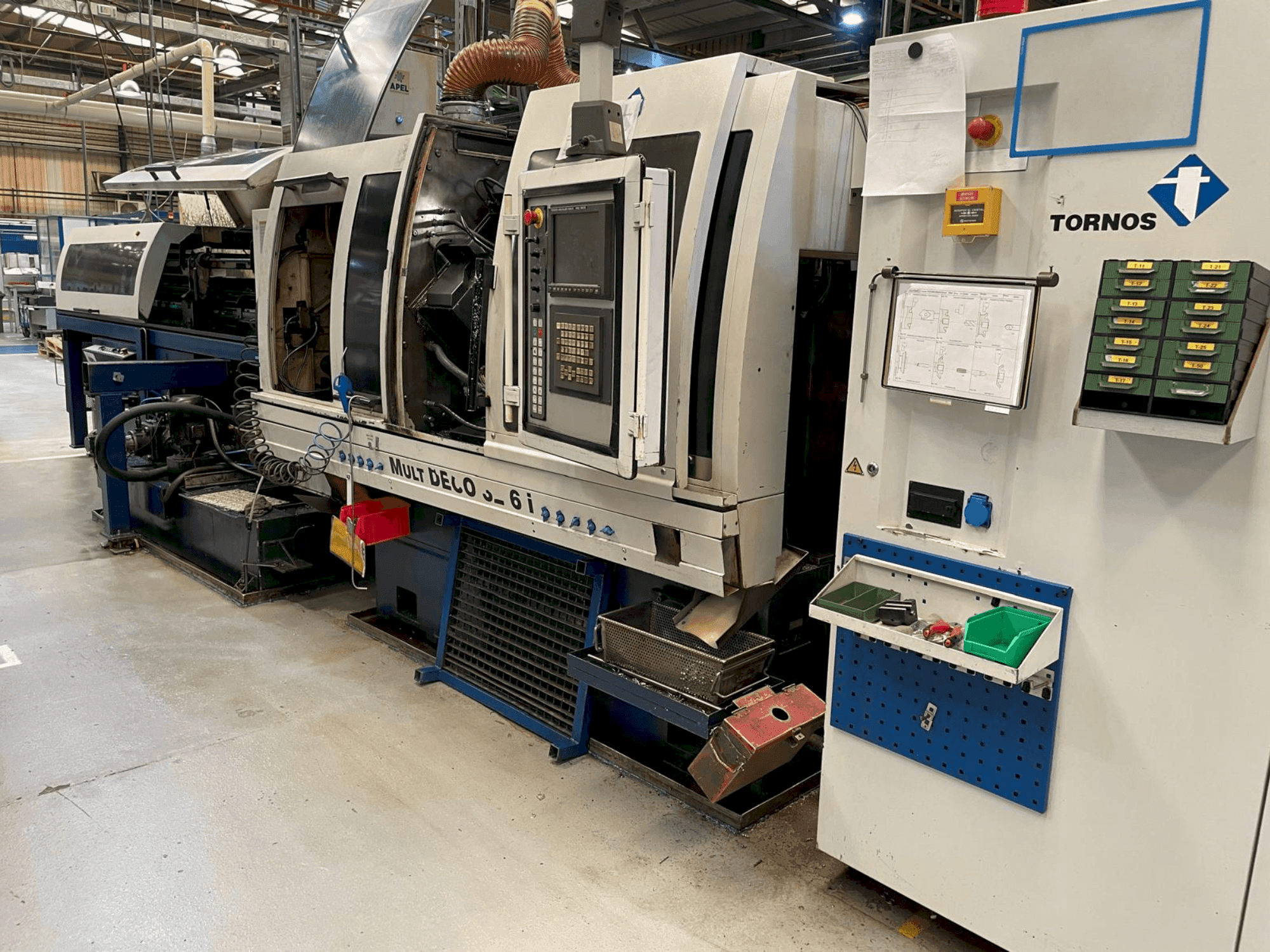 Vue de face de la machine TORNOS MultiDeco 32/6i