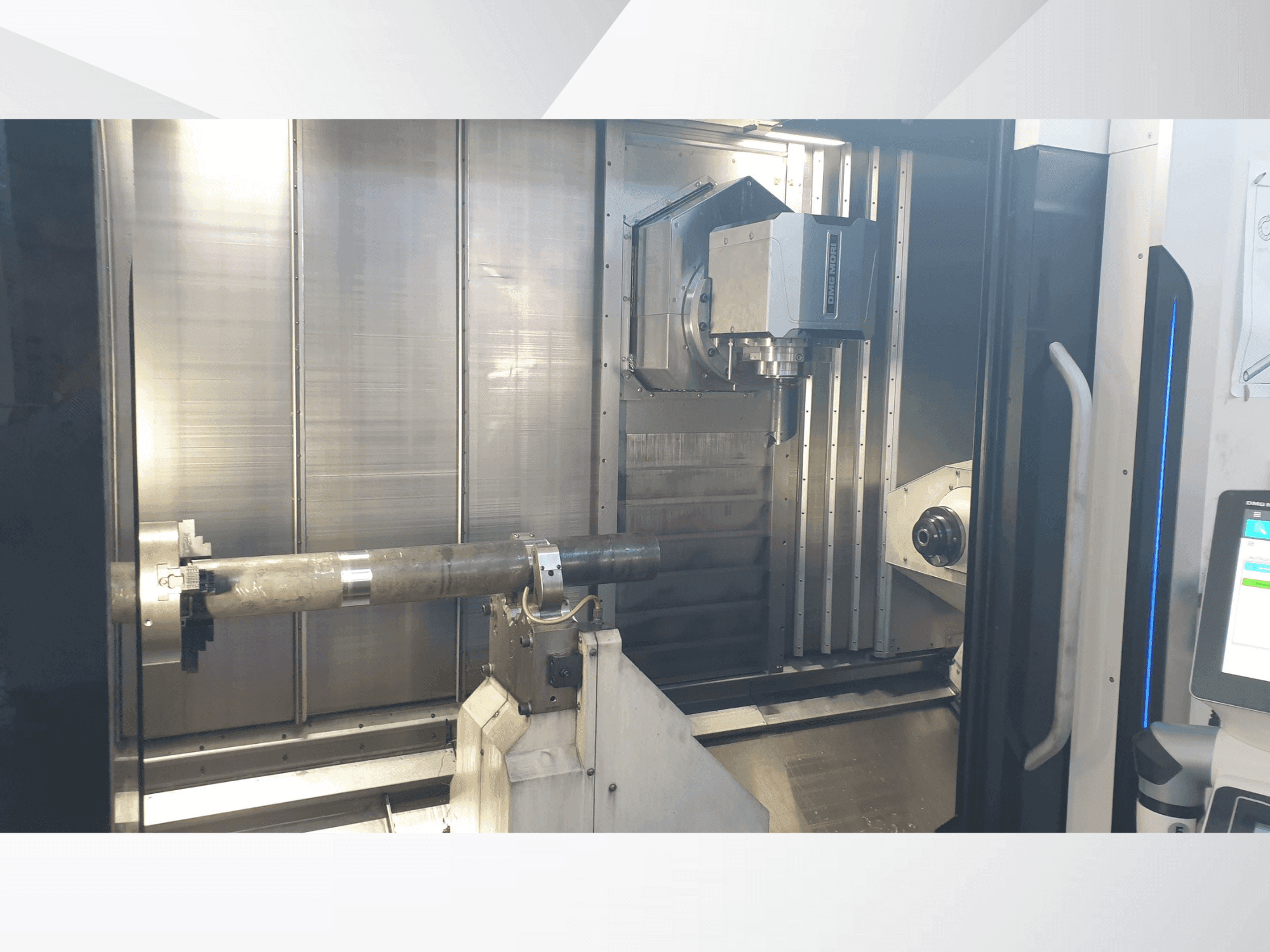 Vue de face de la machine DMG MORI NTX 2500/1500