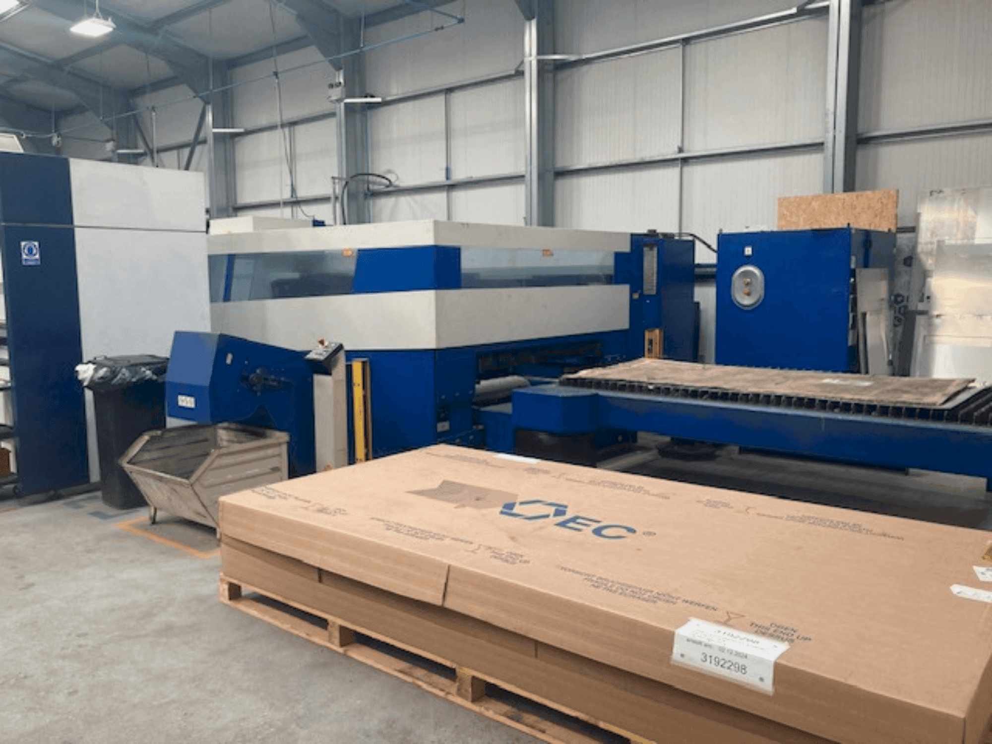 Vue de face de la machine TRUMPF Trulaser 5030